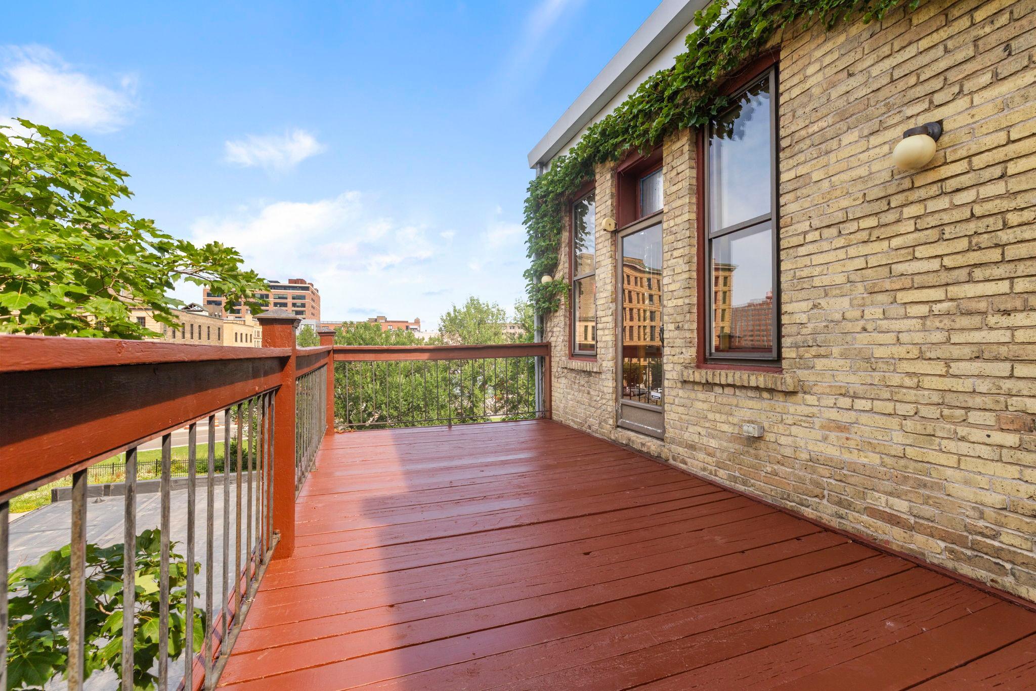 213 1/2 Washington Avenue N Property Photo 33