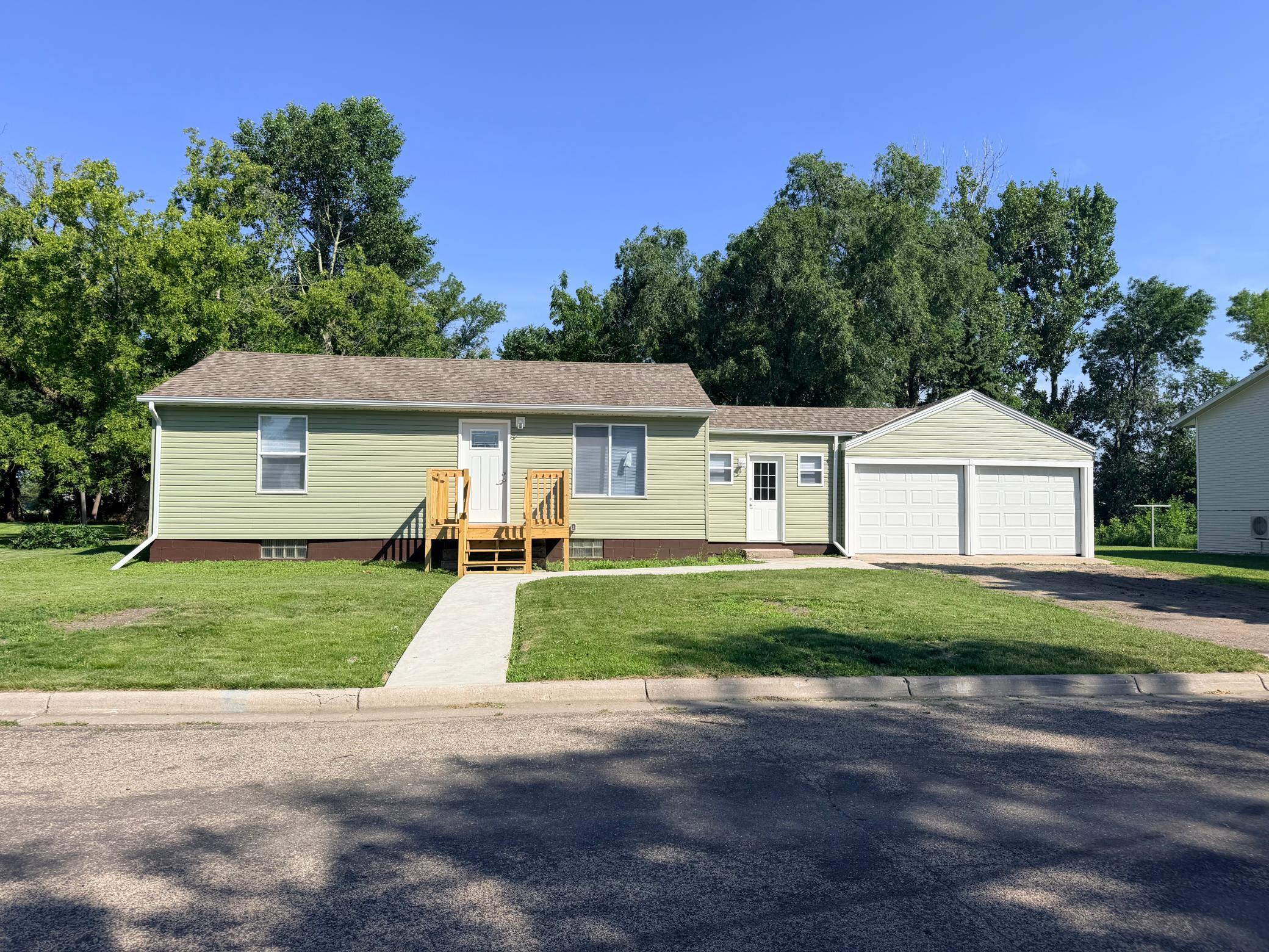 519 E 9th Street Property Photo 1
