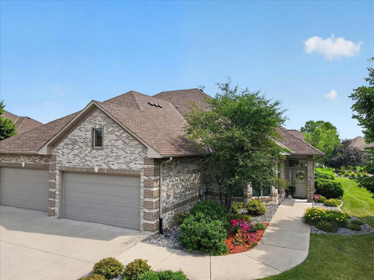 11865 Dunkirk Circle Ne Property Photo 1