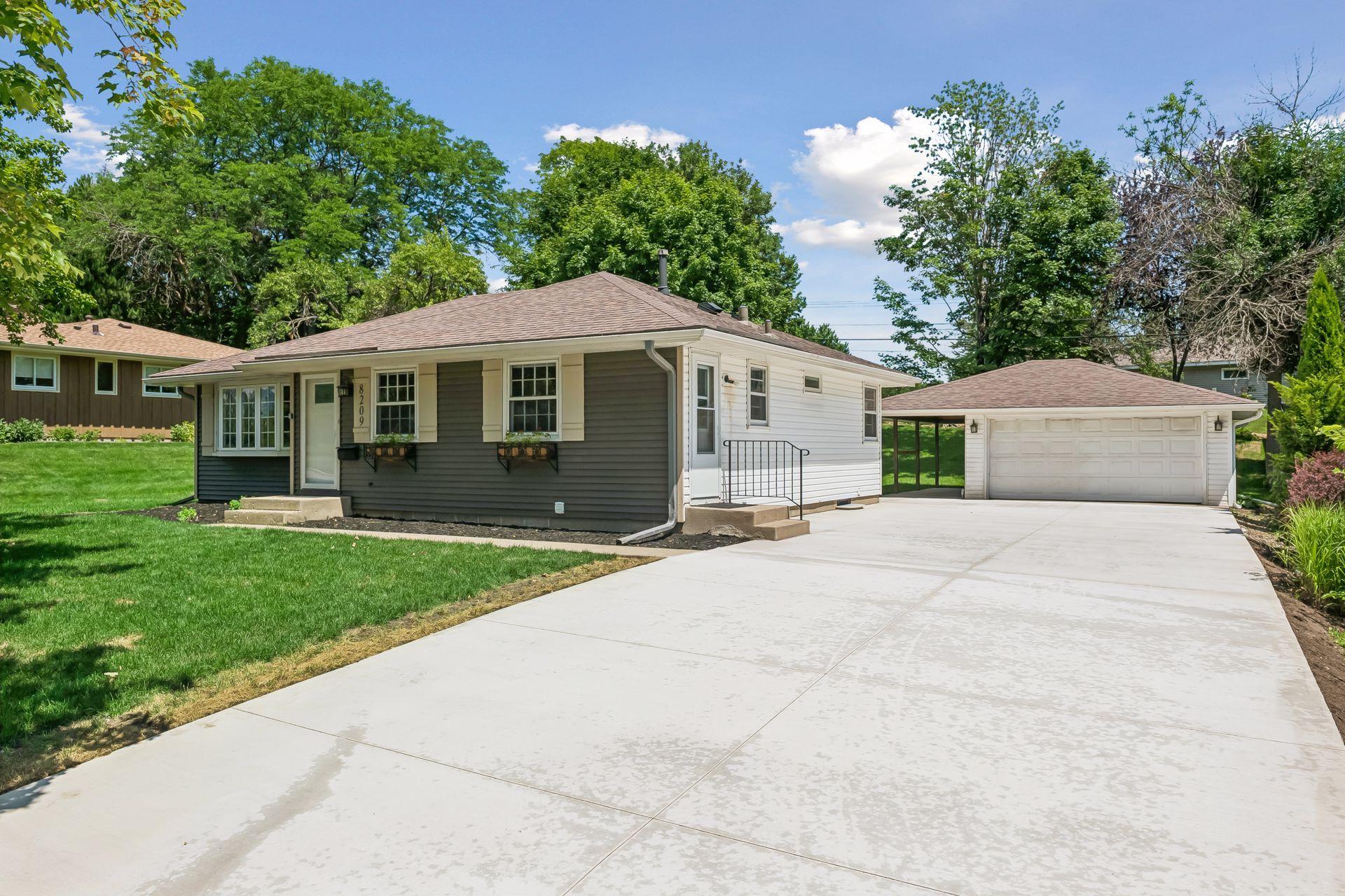 8209 Beard Road Property Photo 1