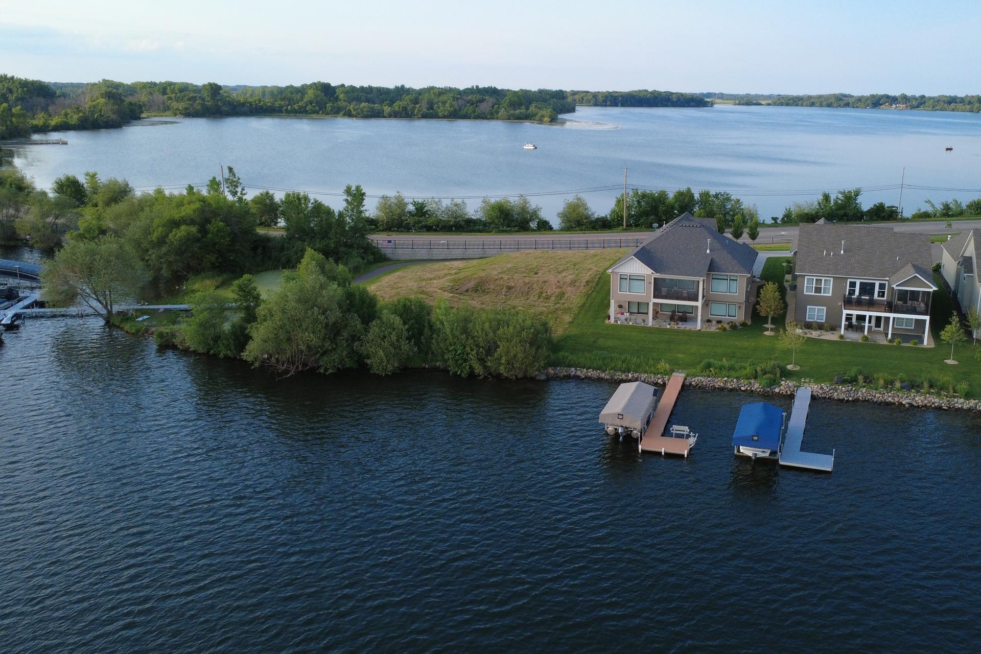 7196 Lavalle Drive Property Photo 4