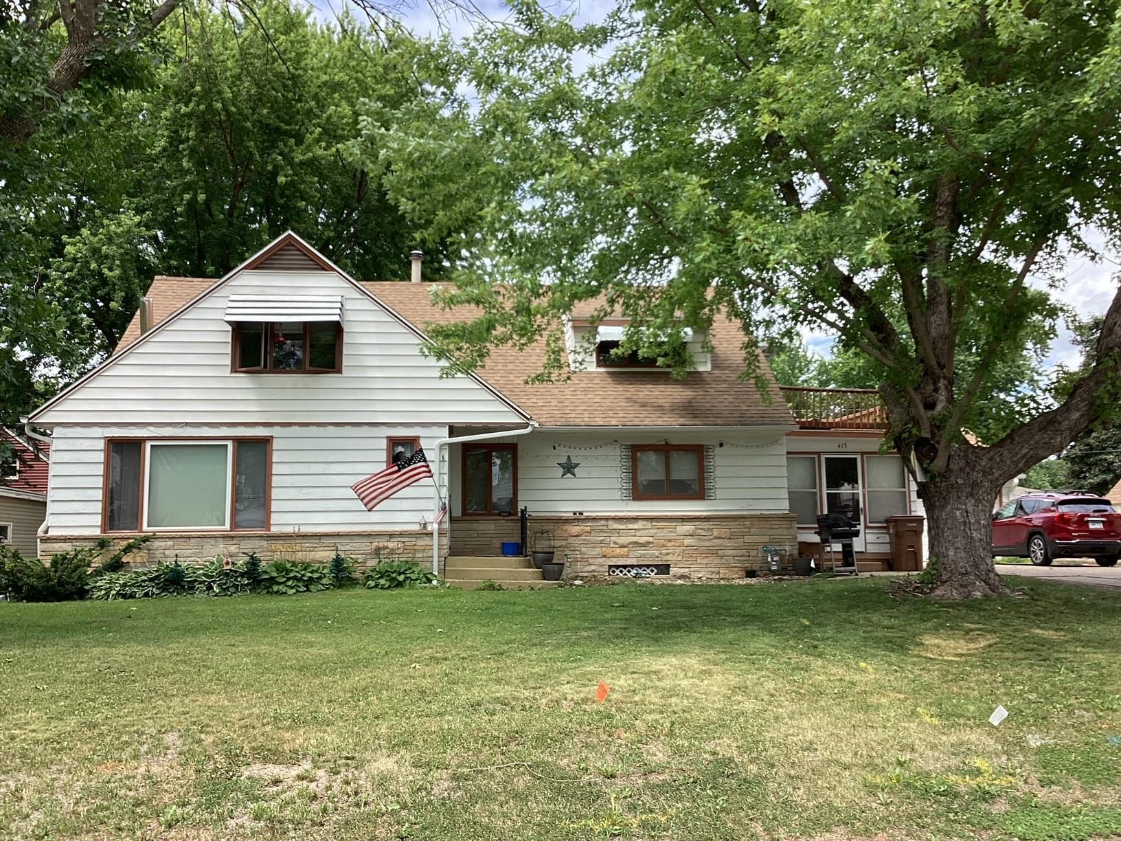 413 Hawthorne Street E Property Photo 1