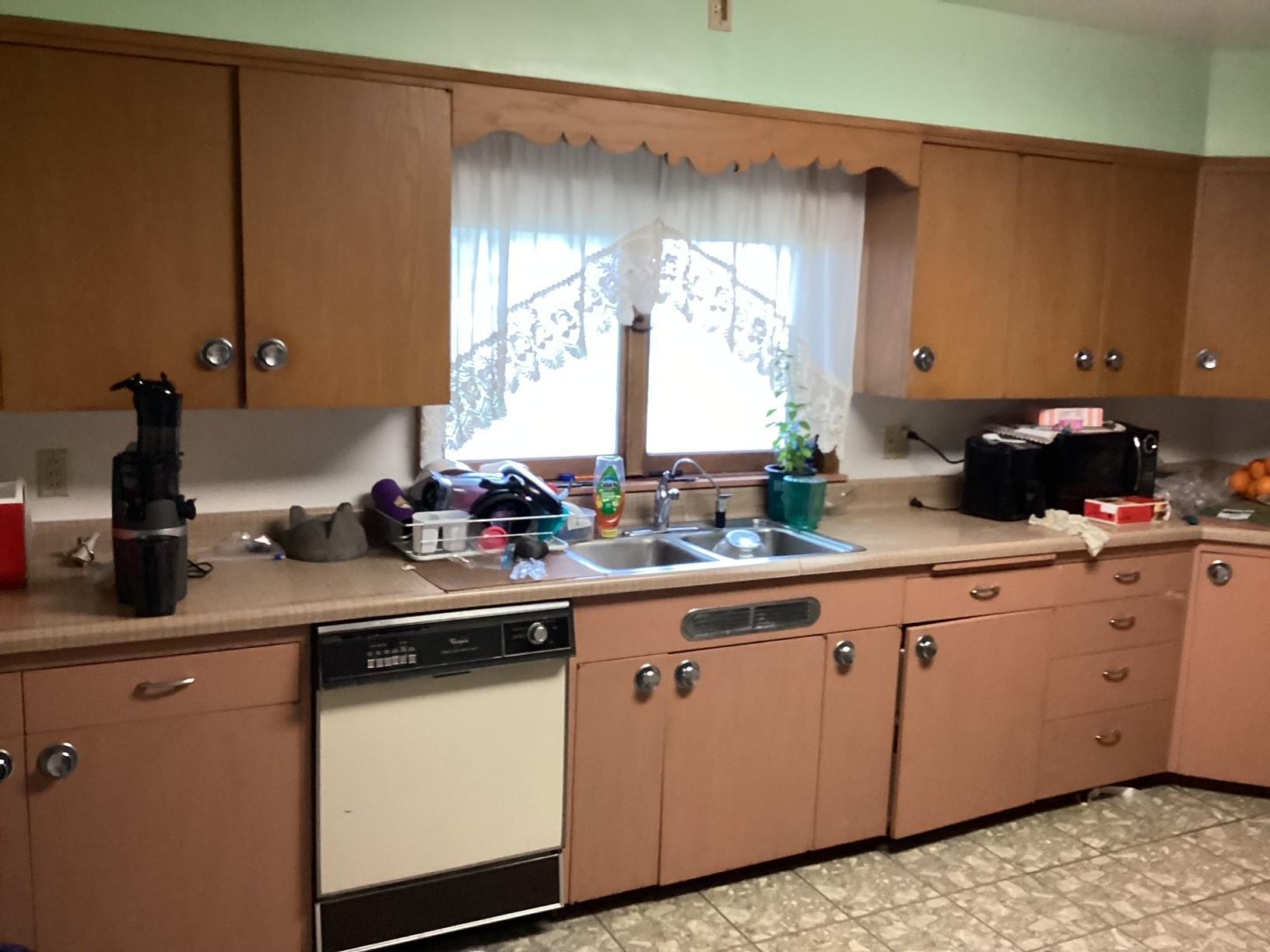 413 Hawthorne Street E Property Photo 16