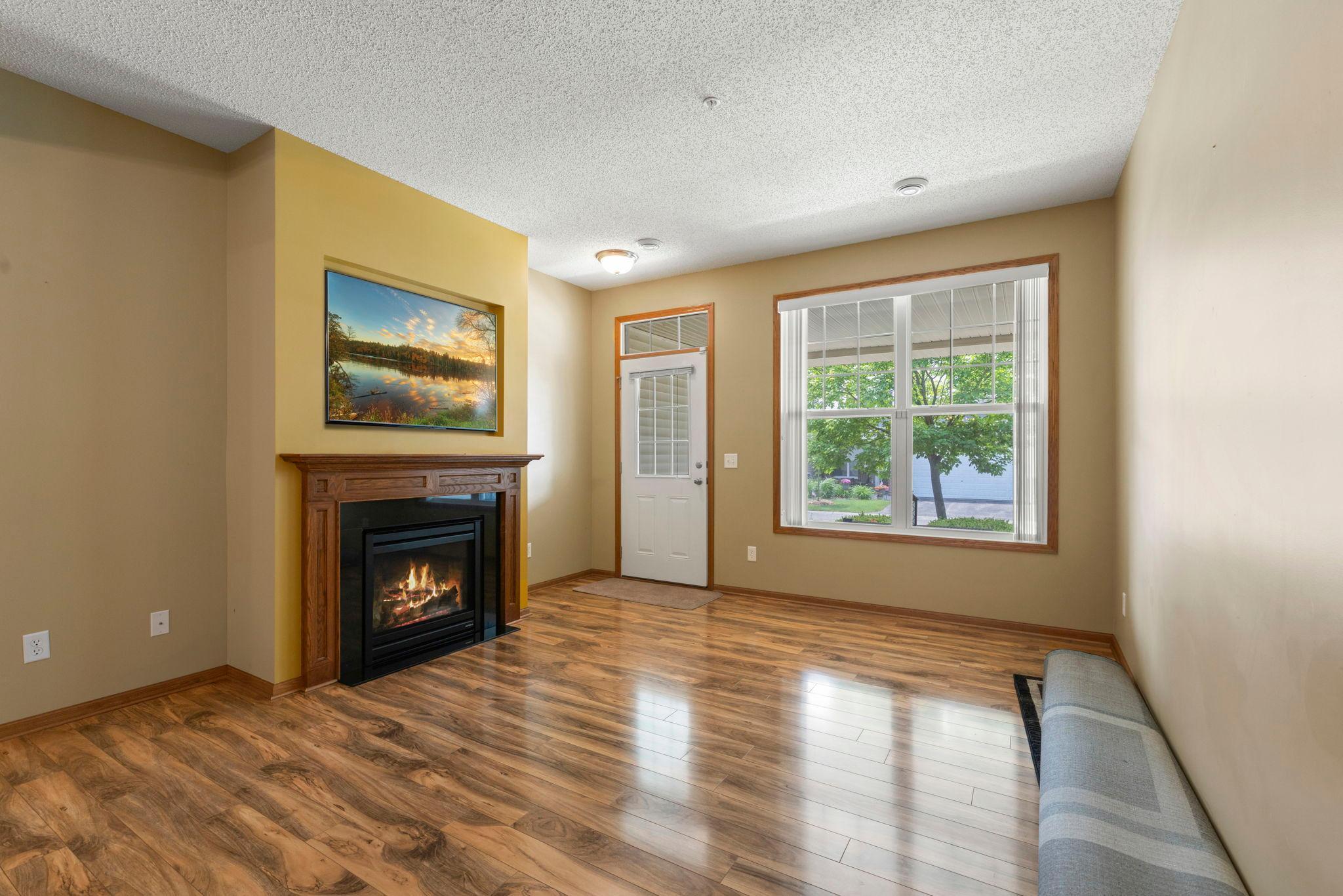 1646 White Pine Way B Property Photo 6