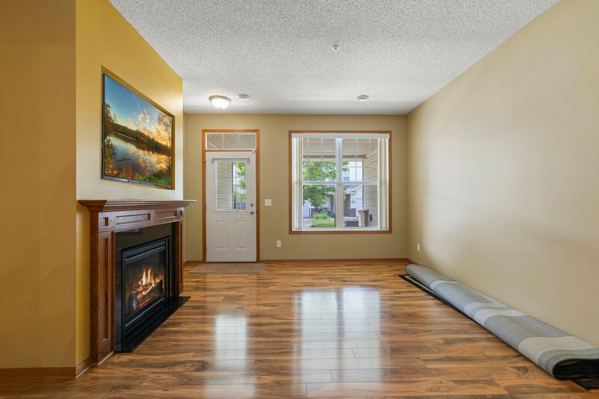 1646 White Pine Way B Property Photo 7
