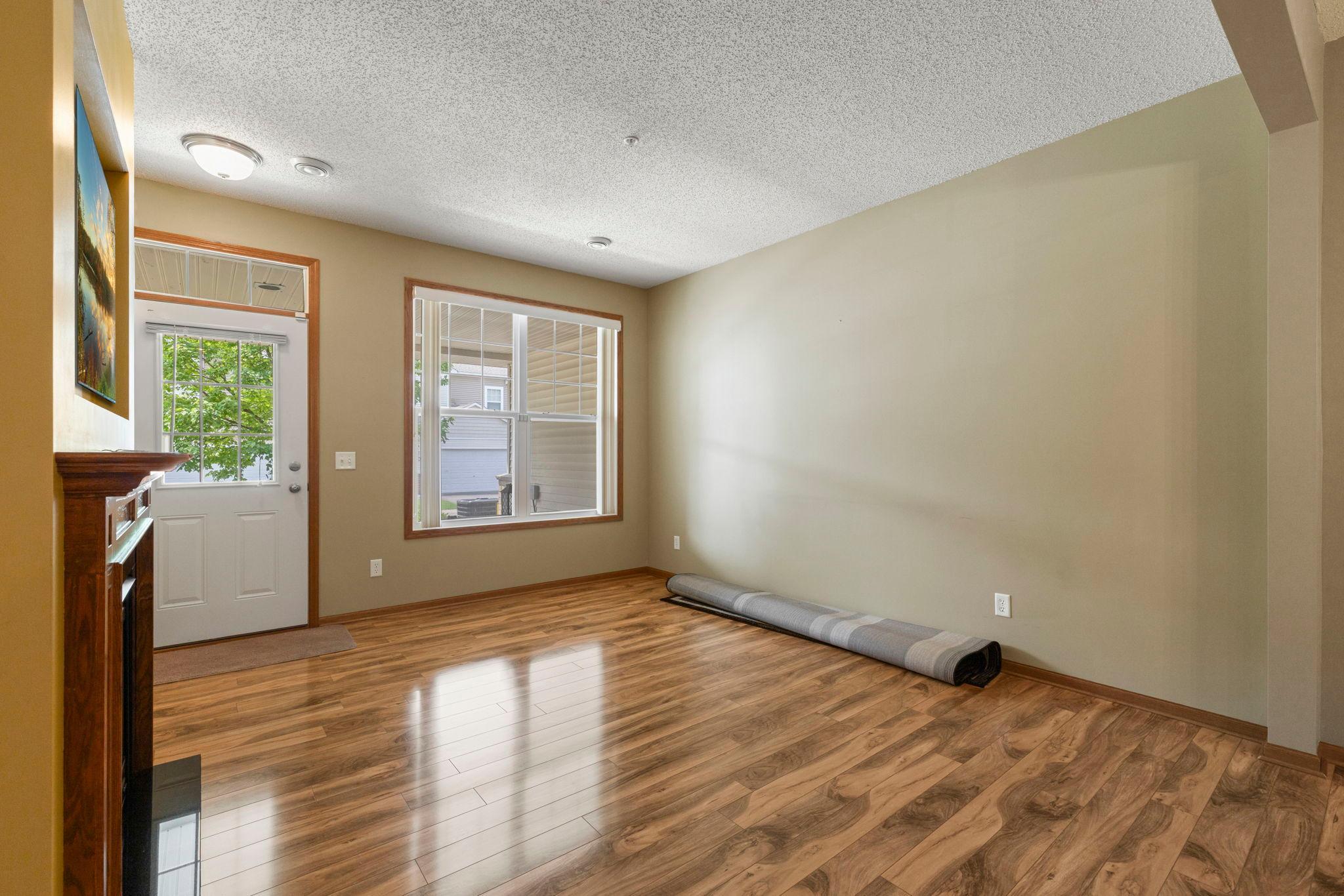 1646 White Pine Way B Property Photo 8