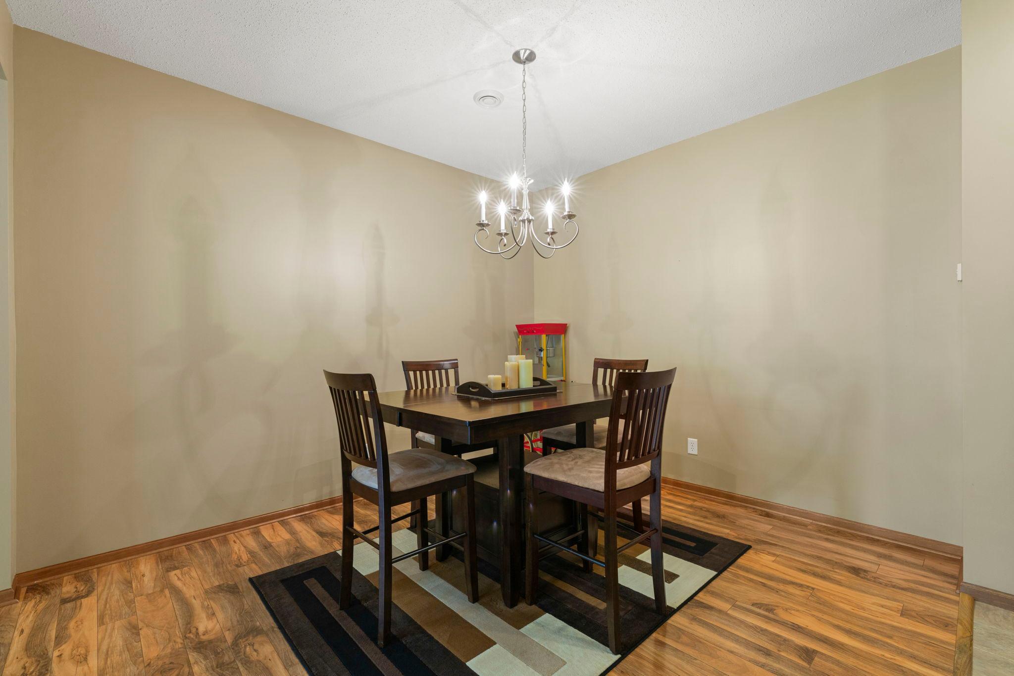 1646 White Pine Way B Property Photo 9