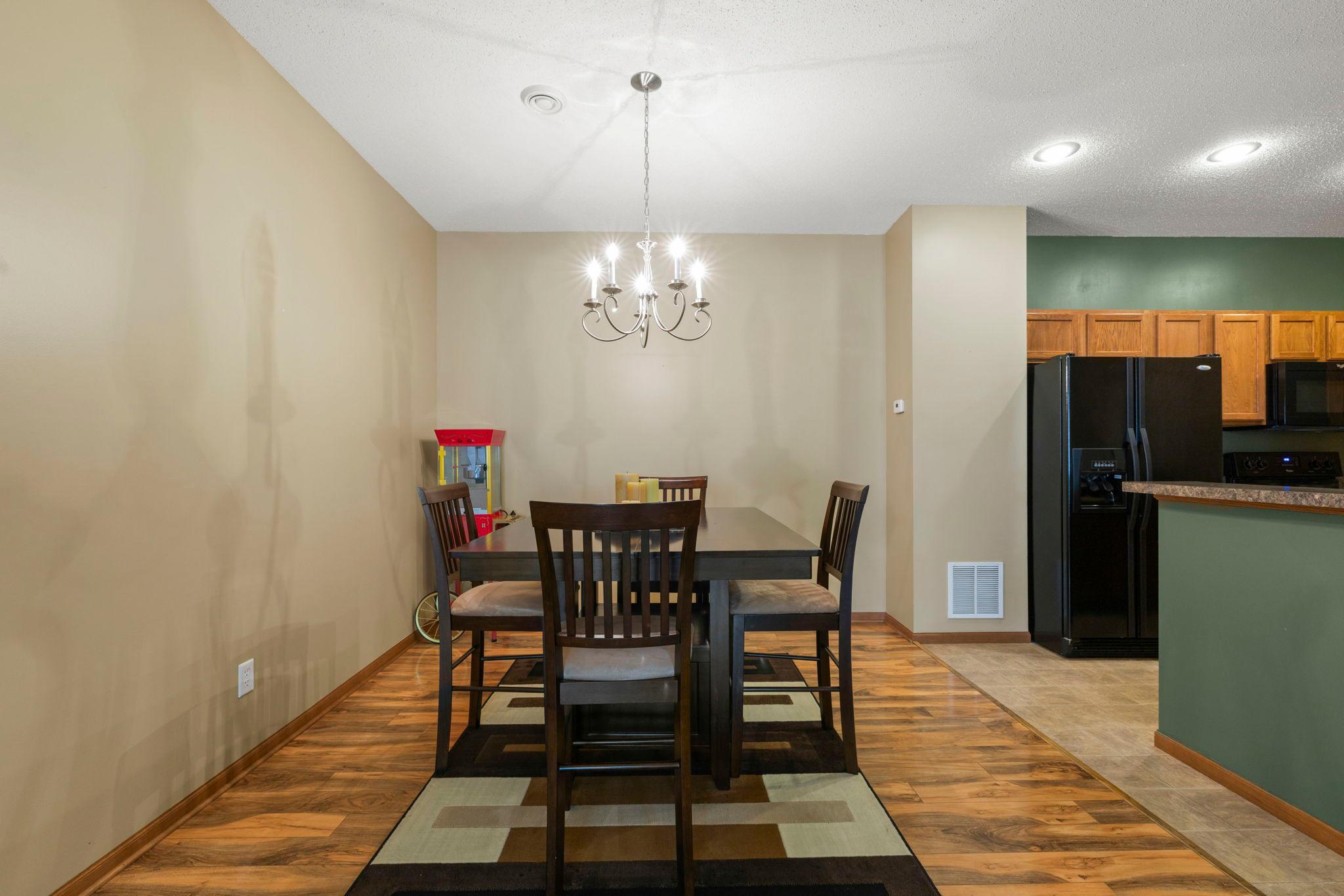 1646 White Pine Way B Property Photo 10