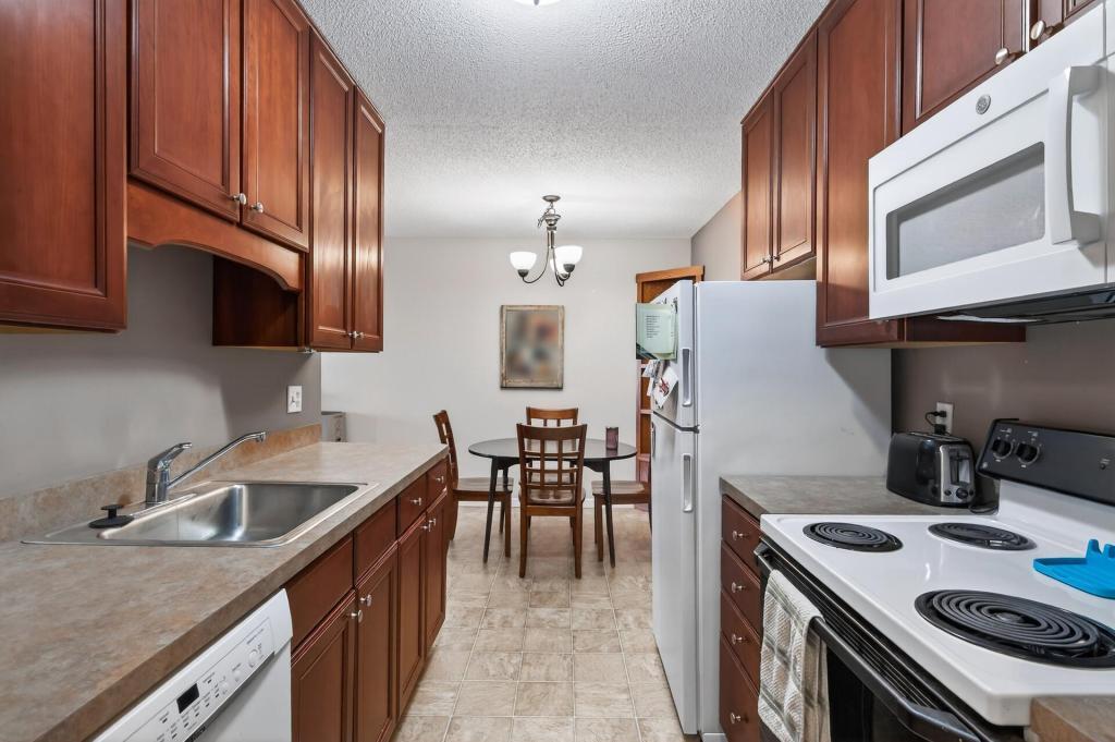 181 Little Canada Road E 334 Property Photo 7