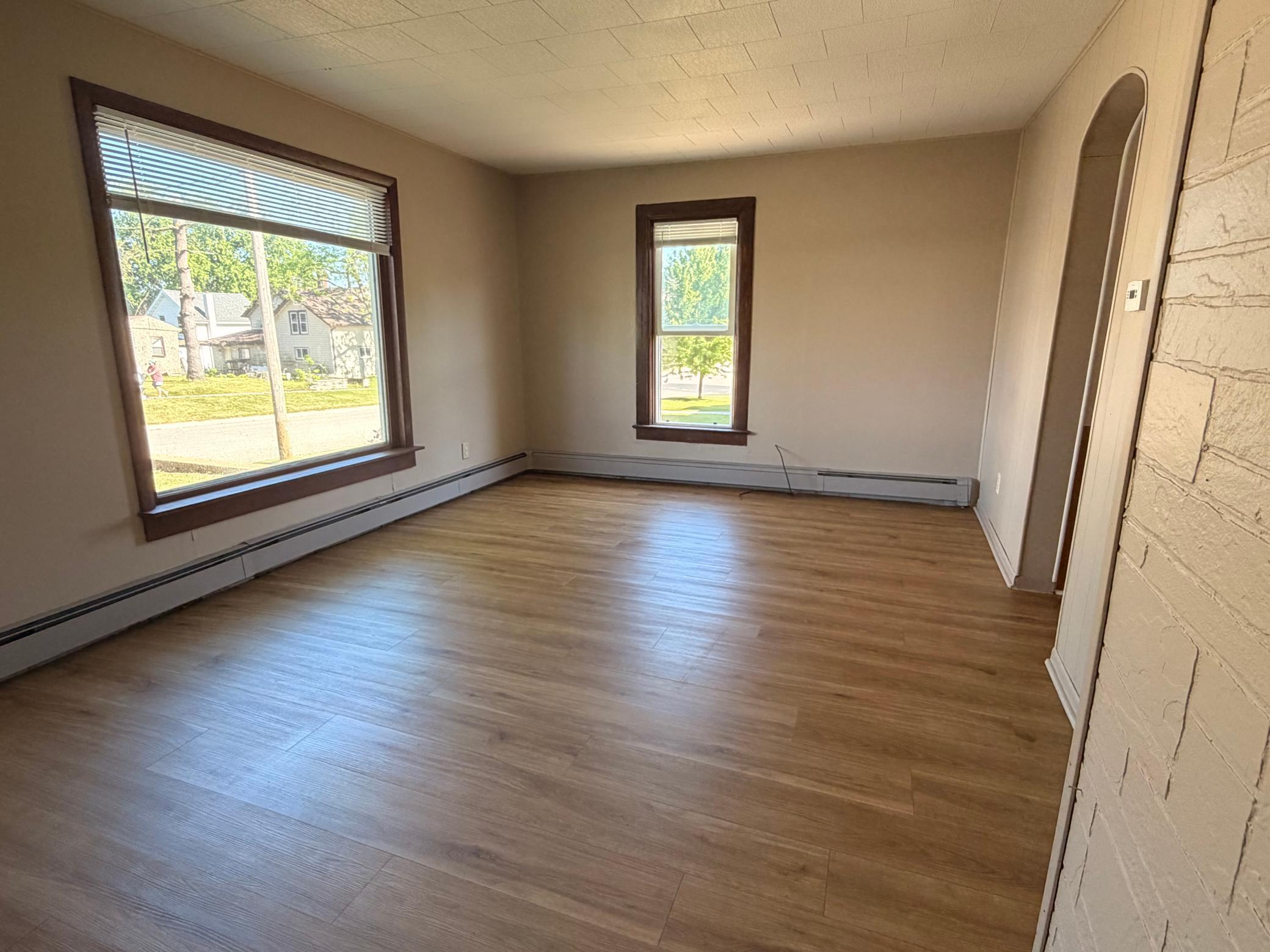 309 Pleasant Street Ne Property Photo 5