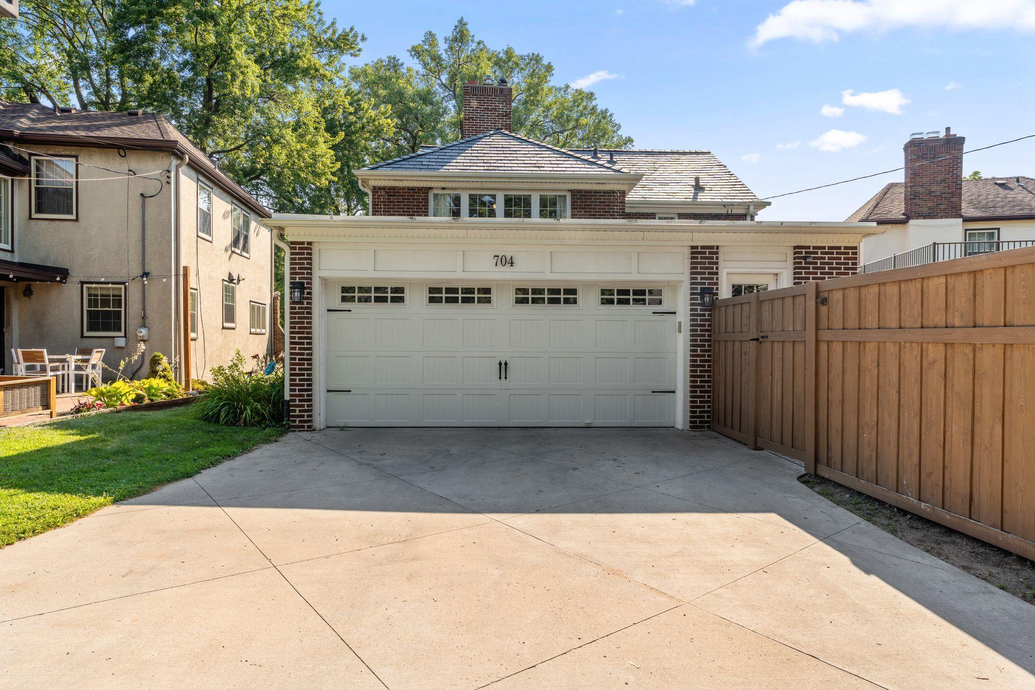704 E Minnehaha Parkway Property Photo 31