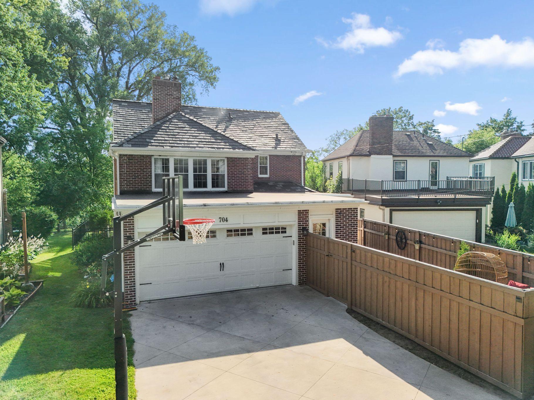704 E Minnehaha Parkway Property Photo 37