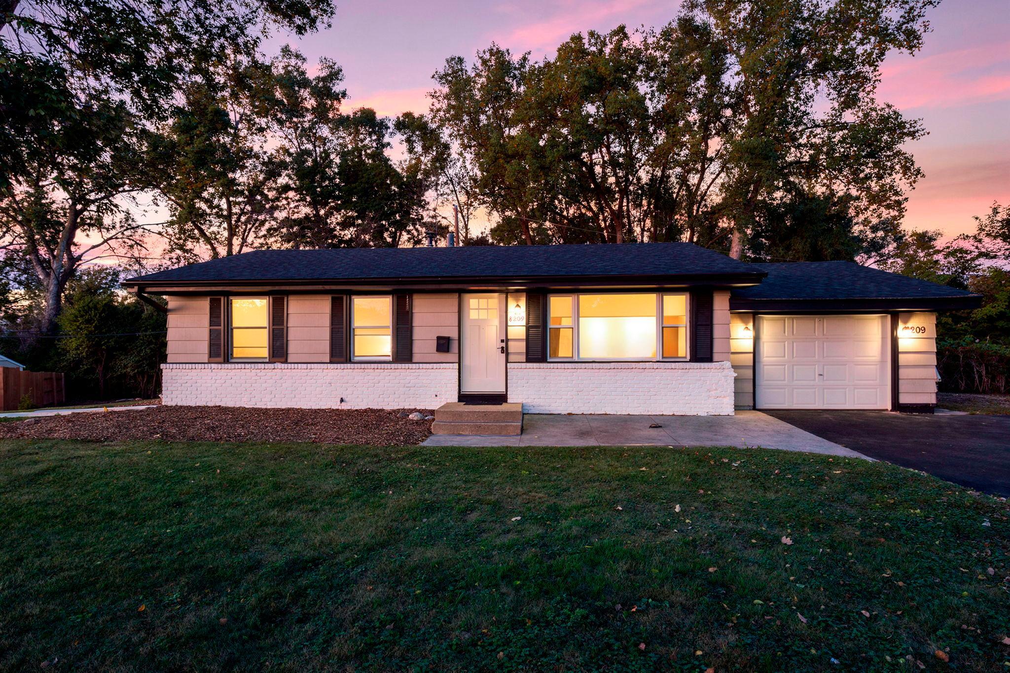 8209 Johnson Circle Property Photo 1