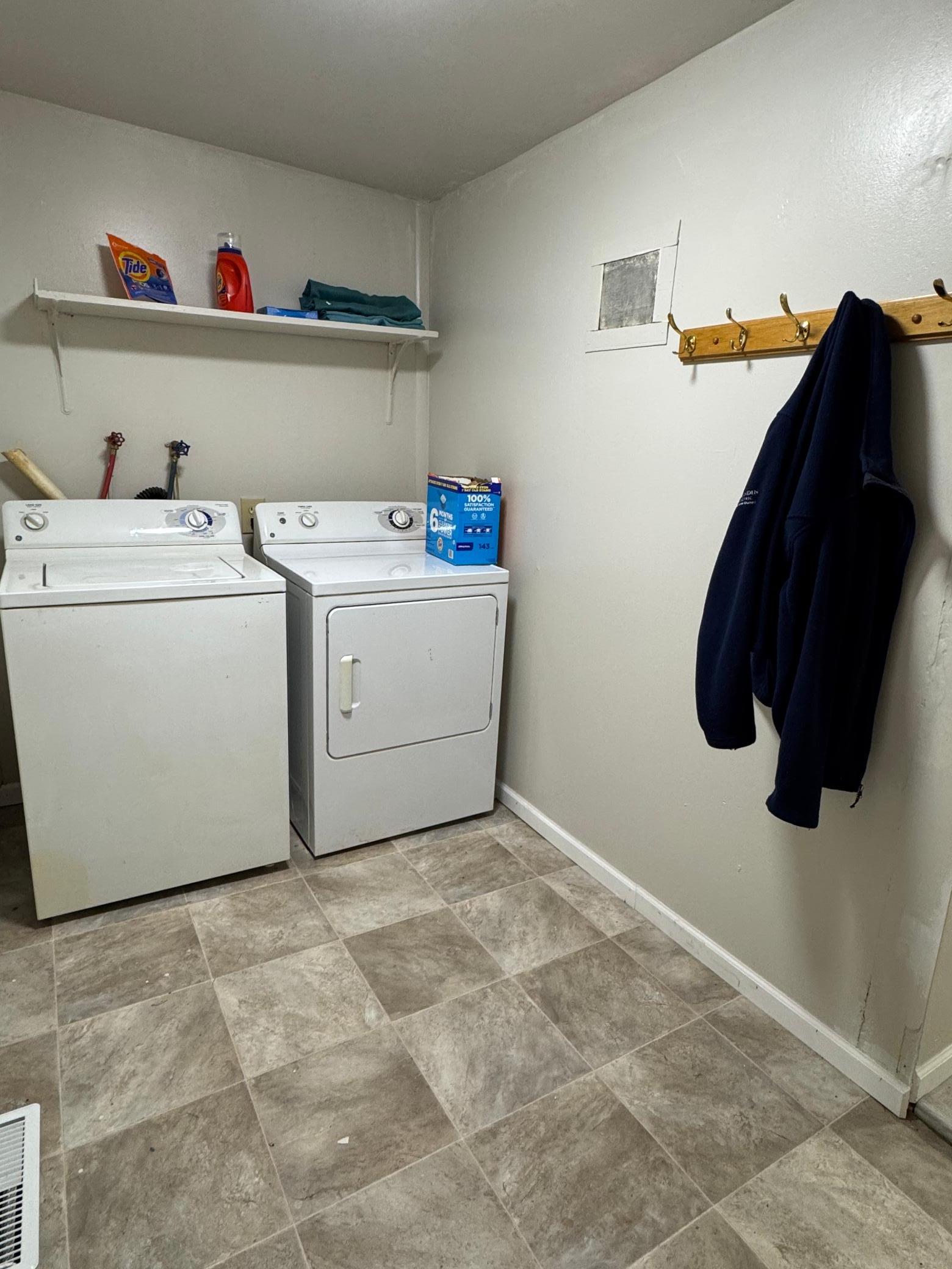 709 Center Street E Property Photo 15