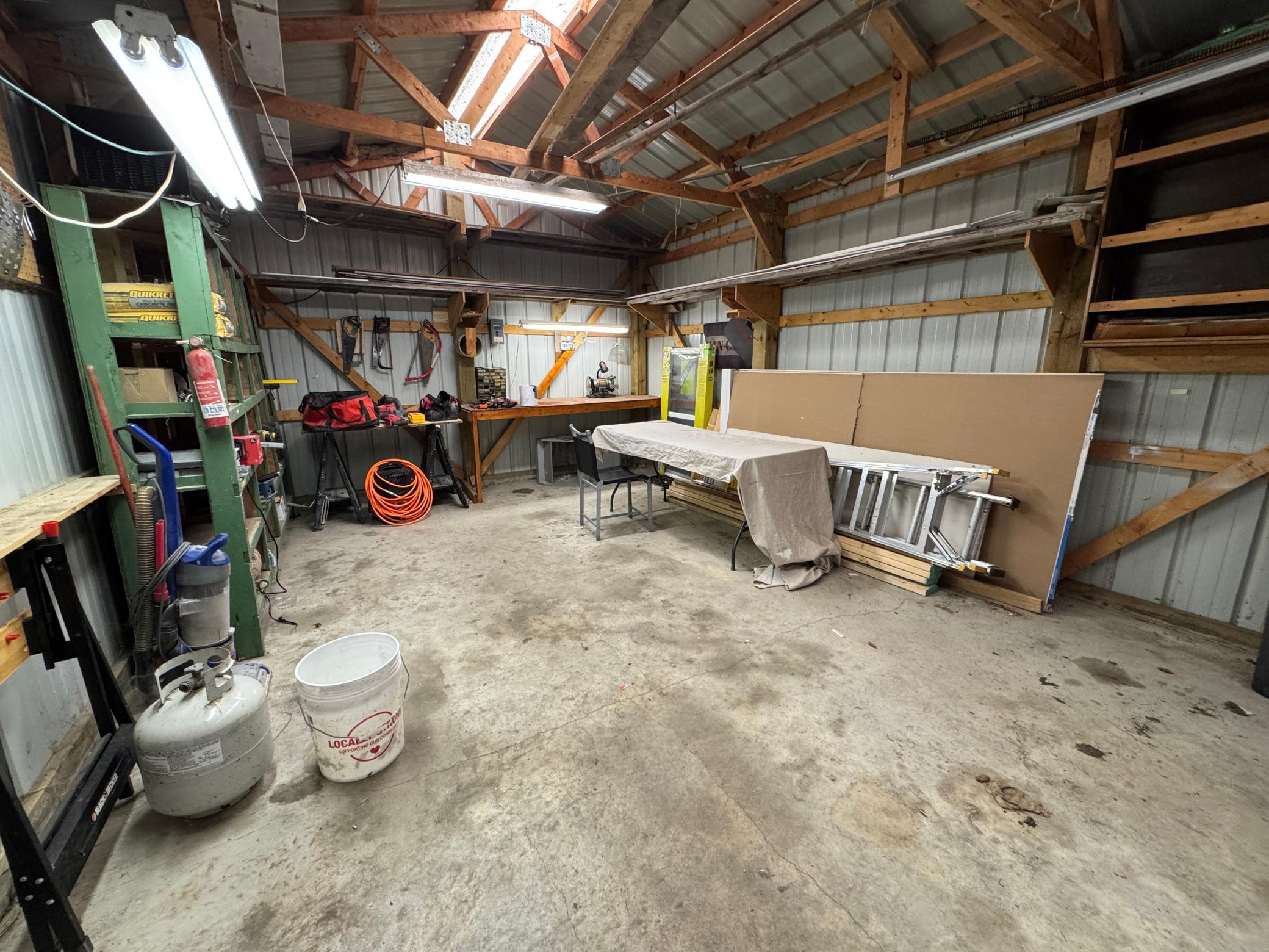 709 Center Street E Property Photo 17