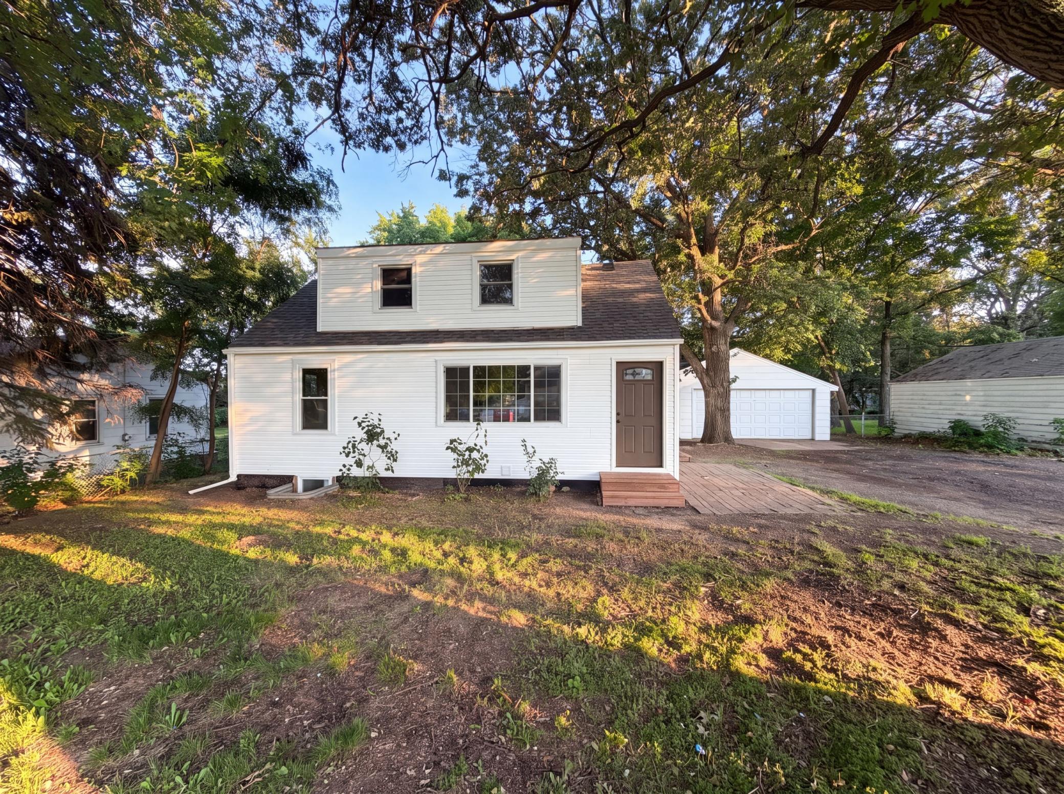 2084 Hillview Road Property Photo 1