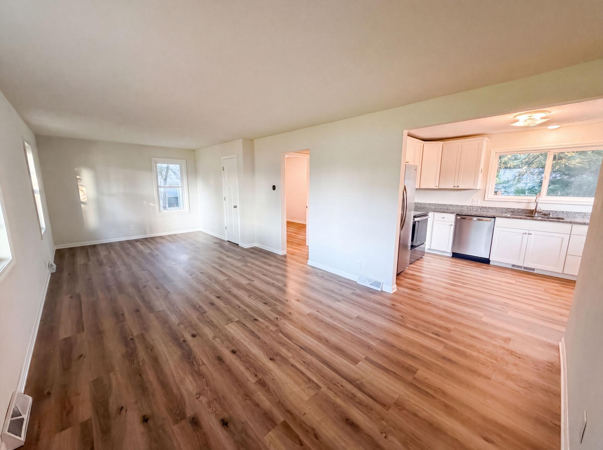 2084 Hillview Road Property Photo 3