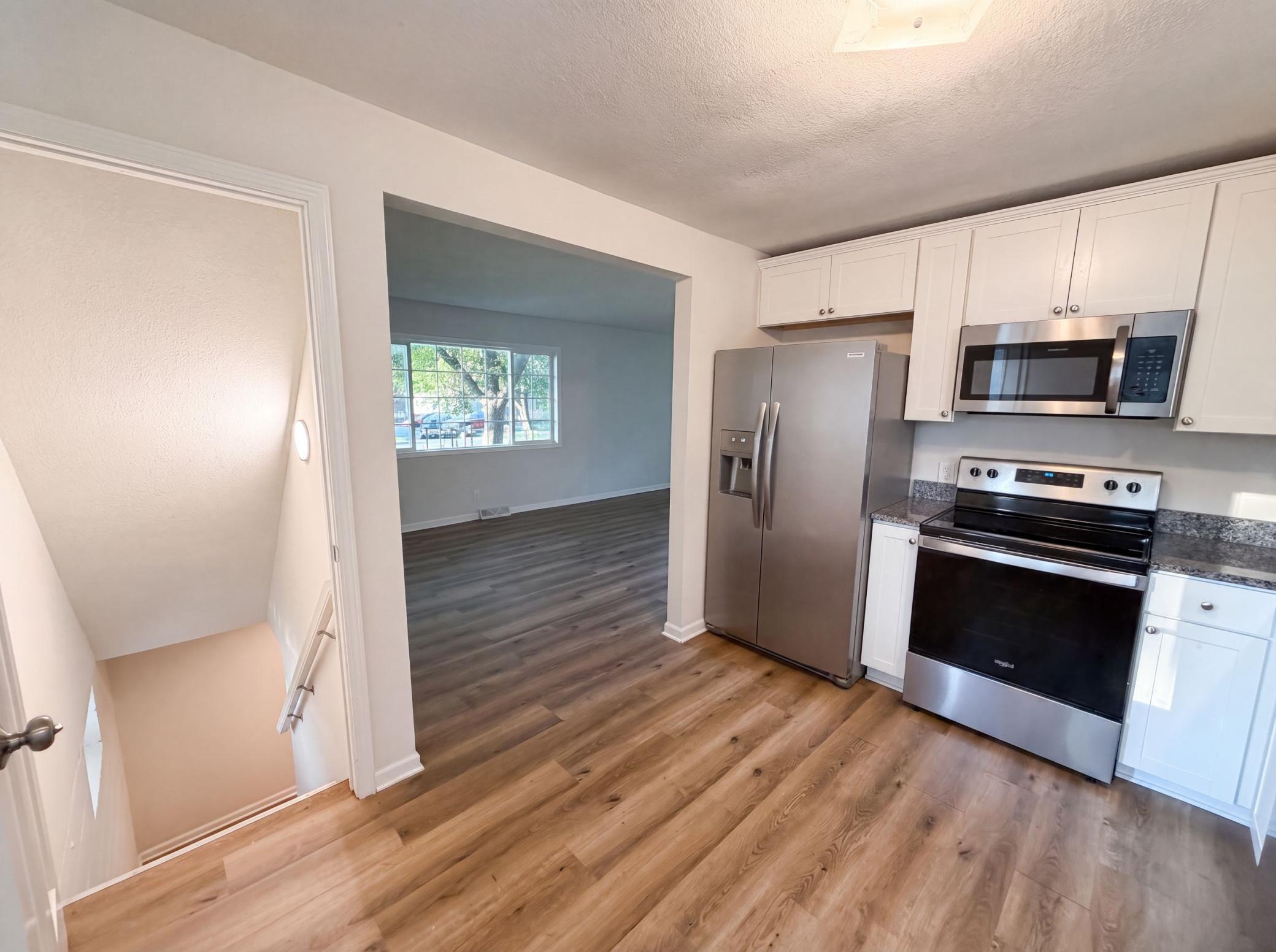 2084 Hillview Road Property Photo 8