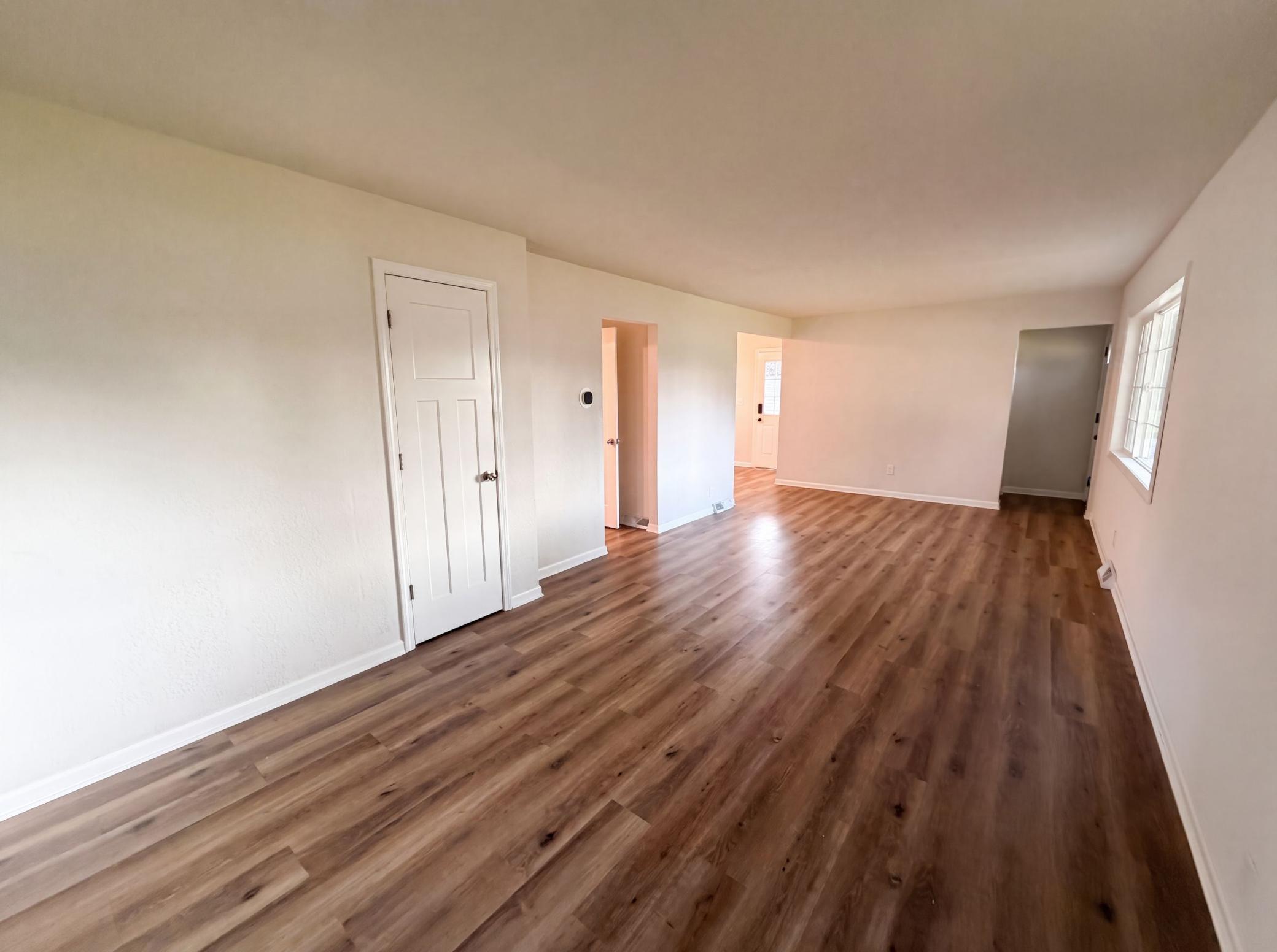 2084 Hillview Road Property Photo 9