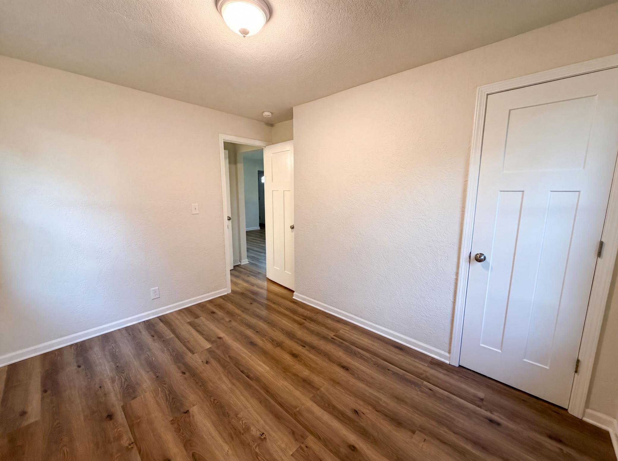 2084 Hillview Road Property Photo 12