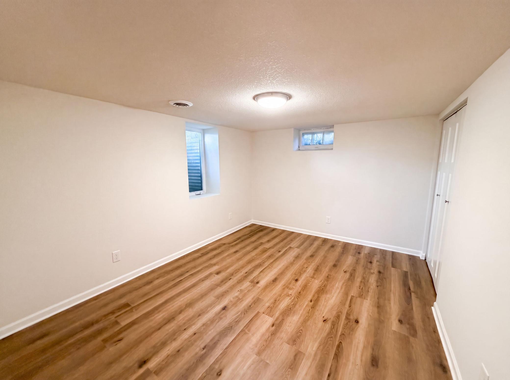 2084 Hillview Road Property Photo 13