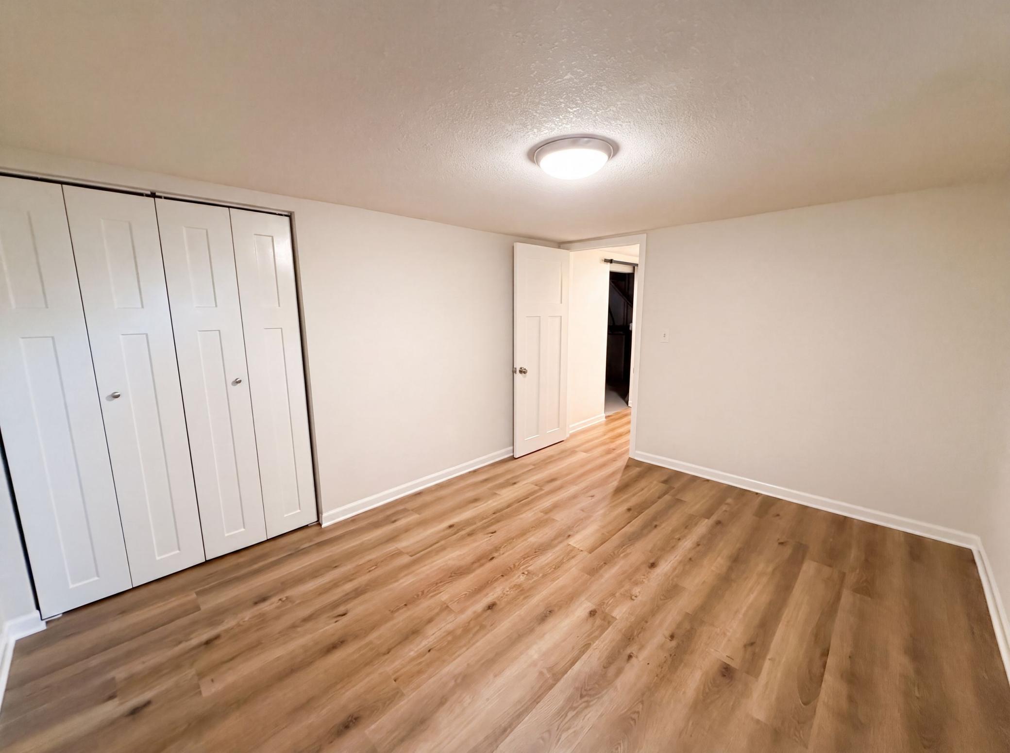 2084 Hillview Road Property Photo 14