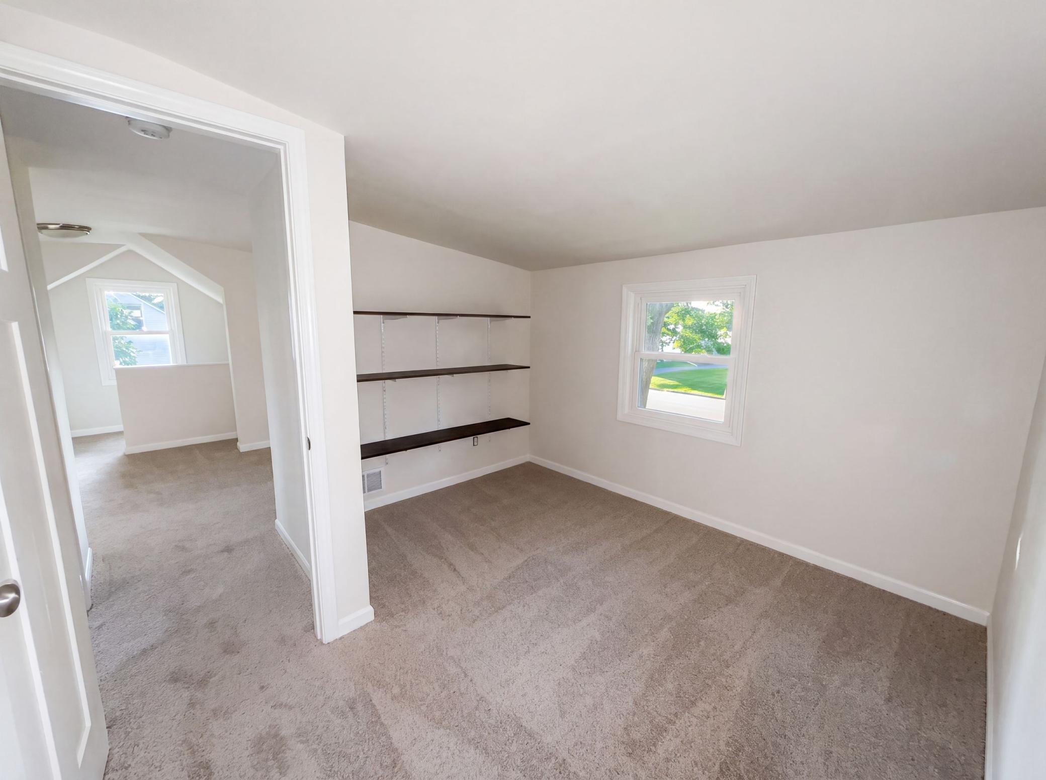 2084 Hillview Road Property Photo 18