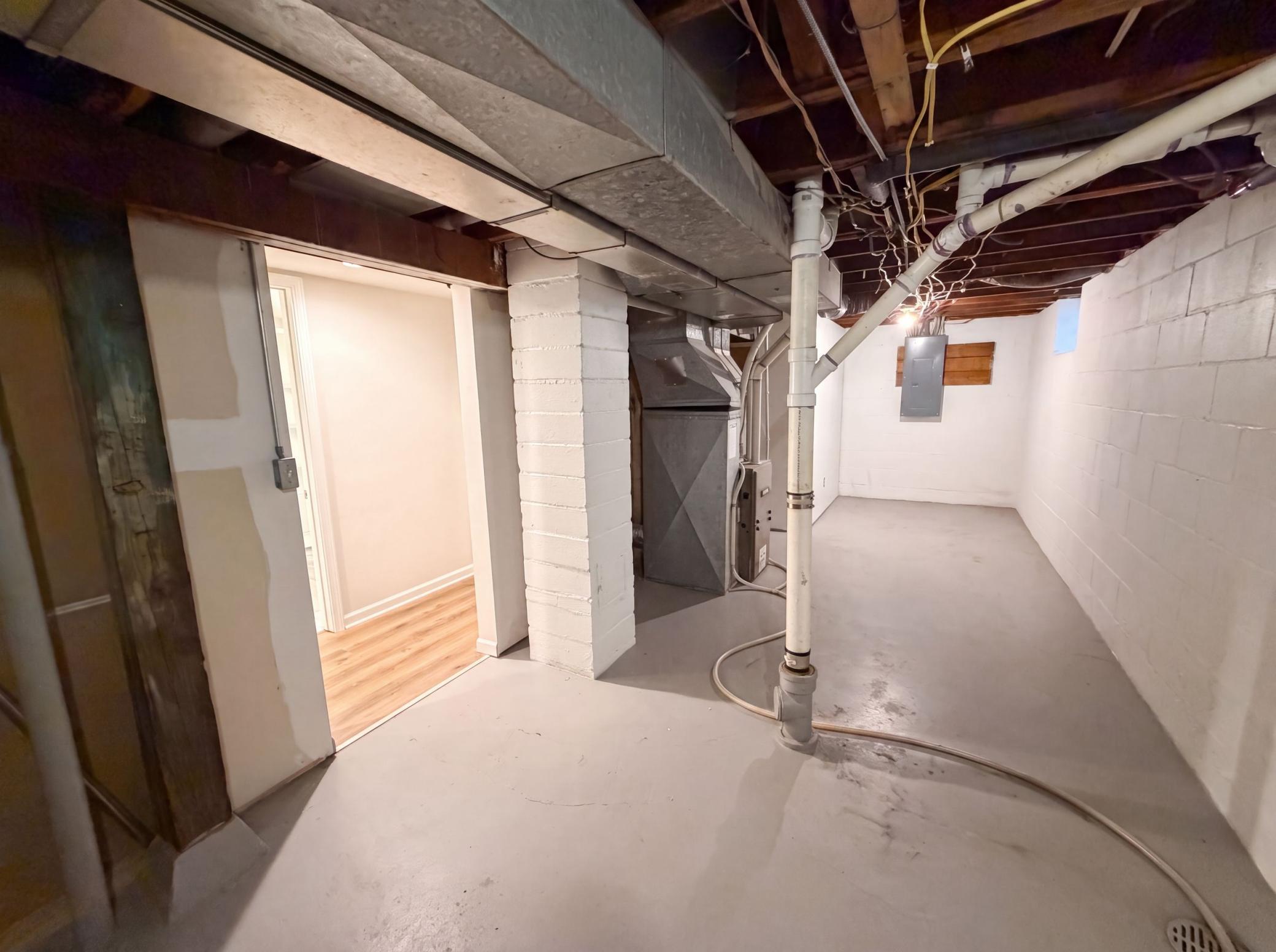 2084 Hillview Road Property Photo 21