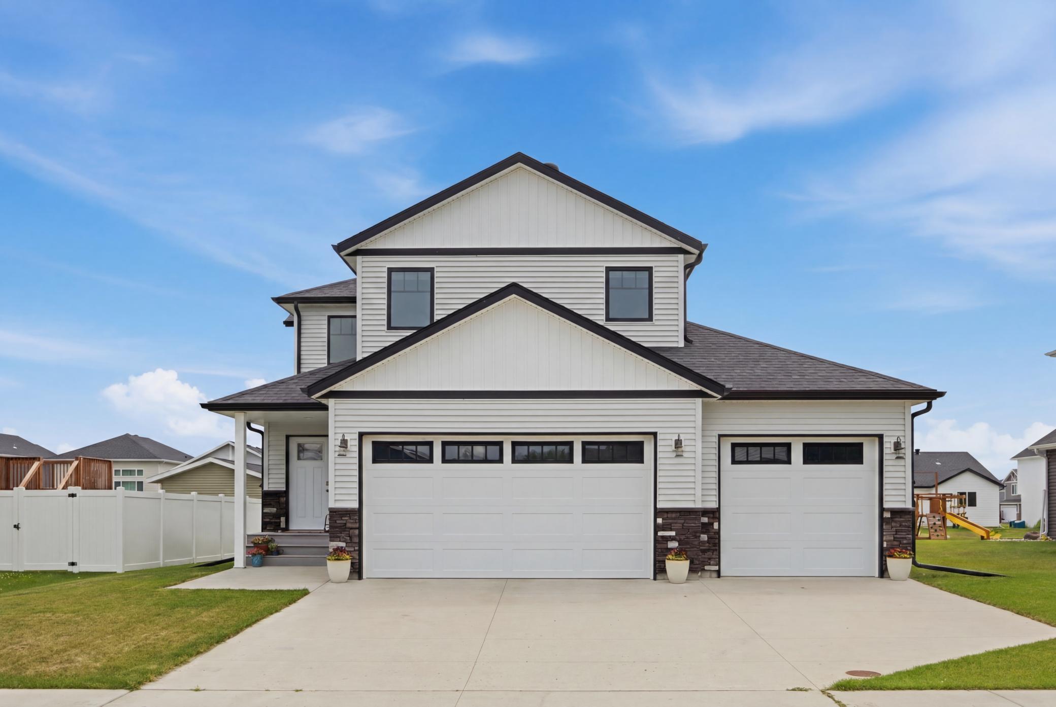 504 6th Street E Property Photo 1