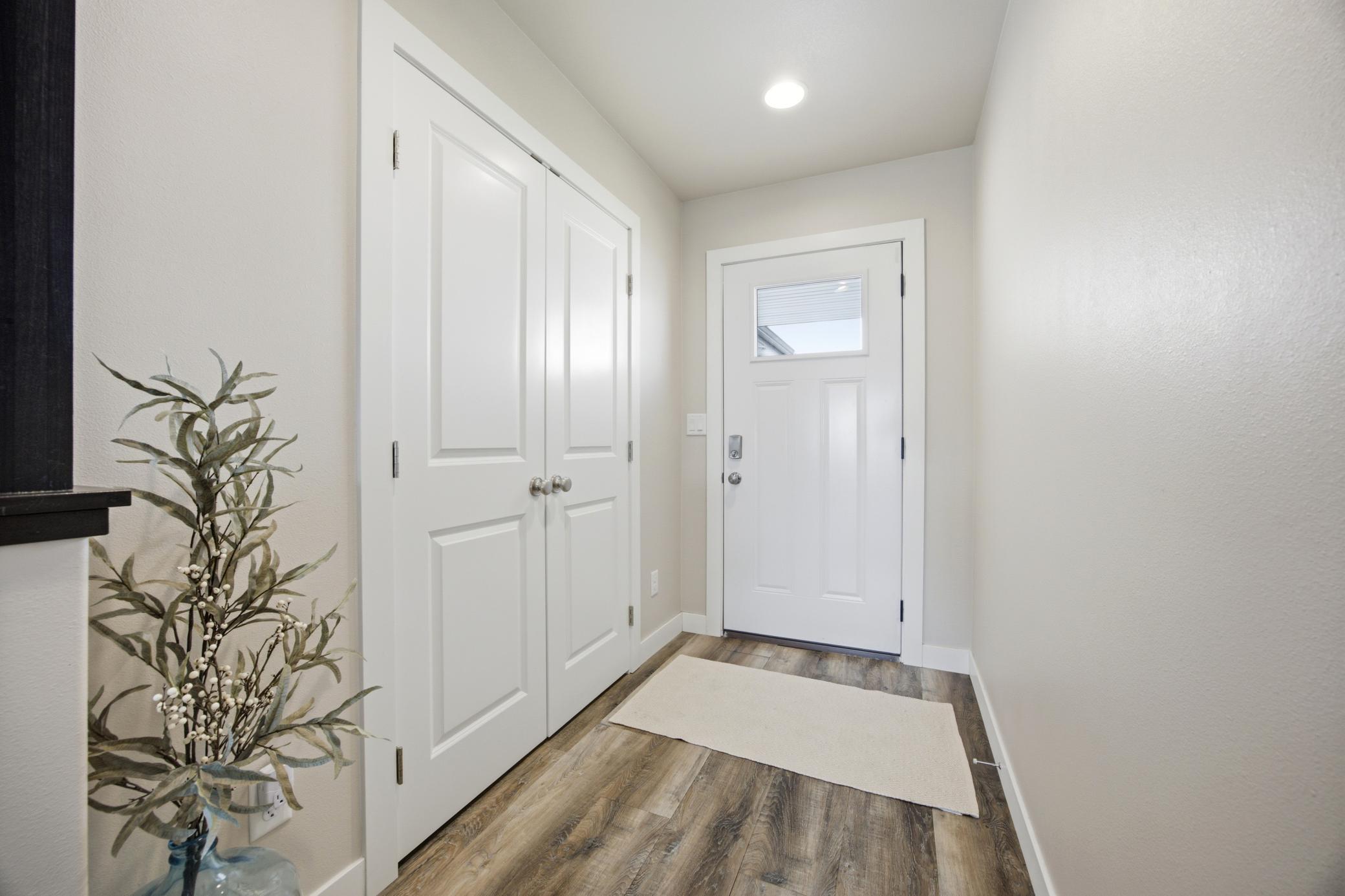504 6th Street E Property Photo 4