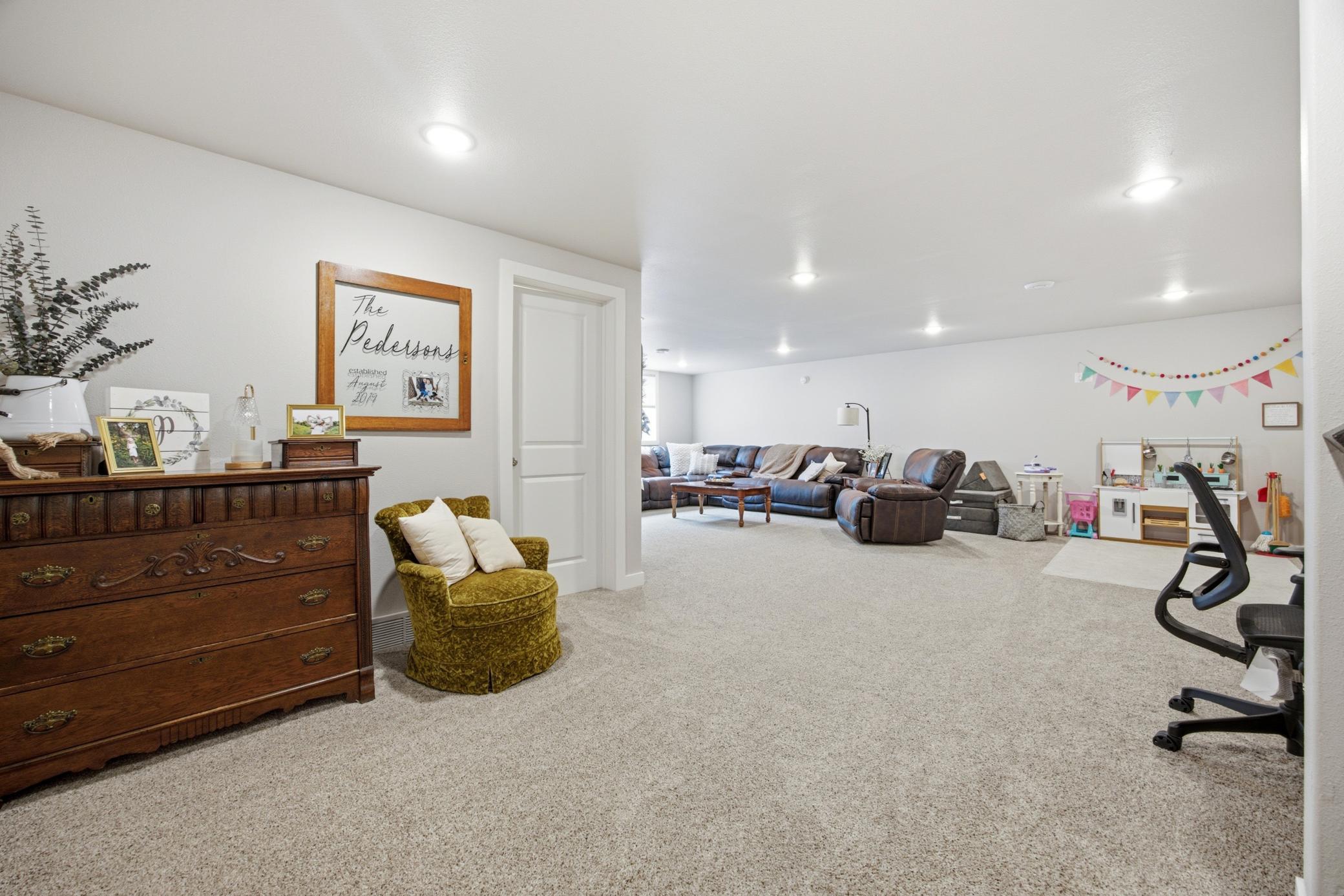 504 6th Street E Property Photo 29