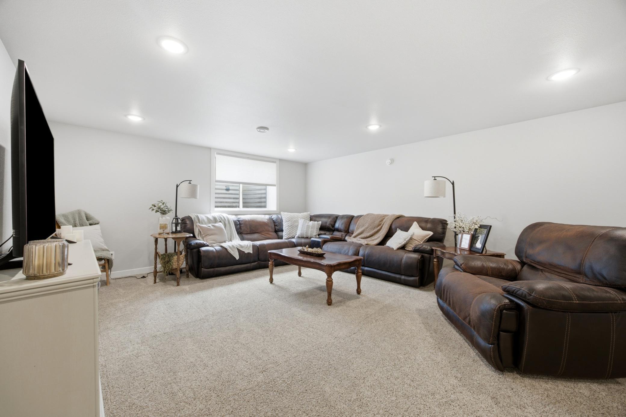504 6th Street E Property Photo 30