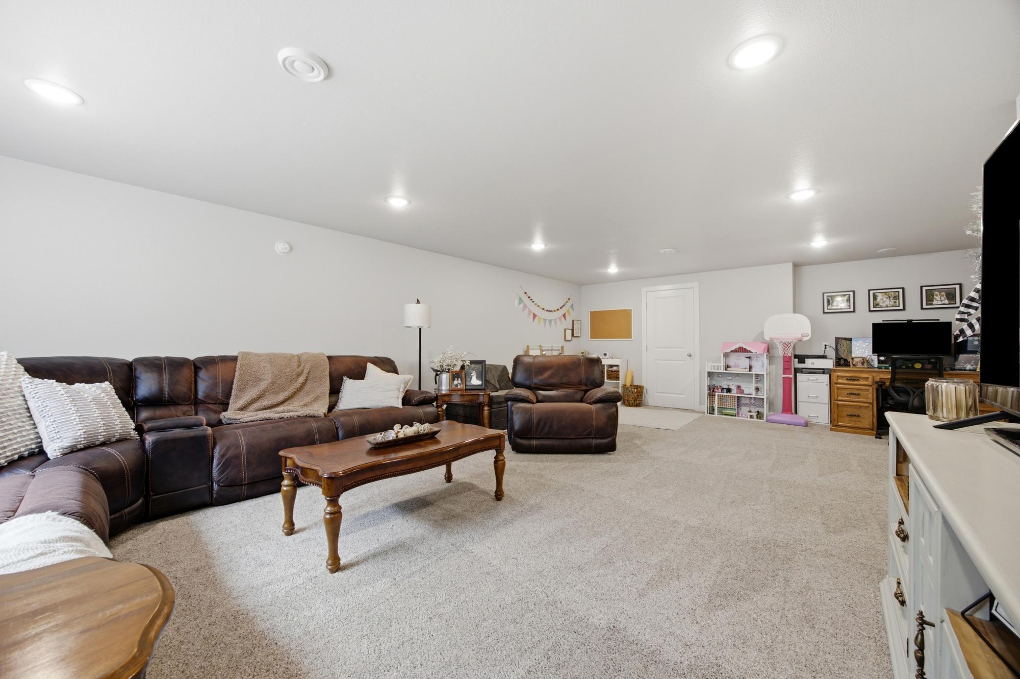 504 6th Street E Property Photo 31