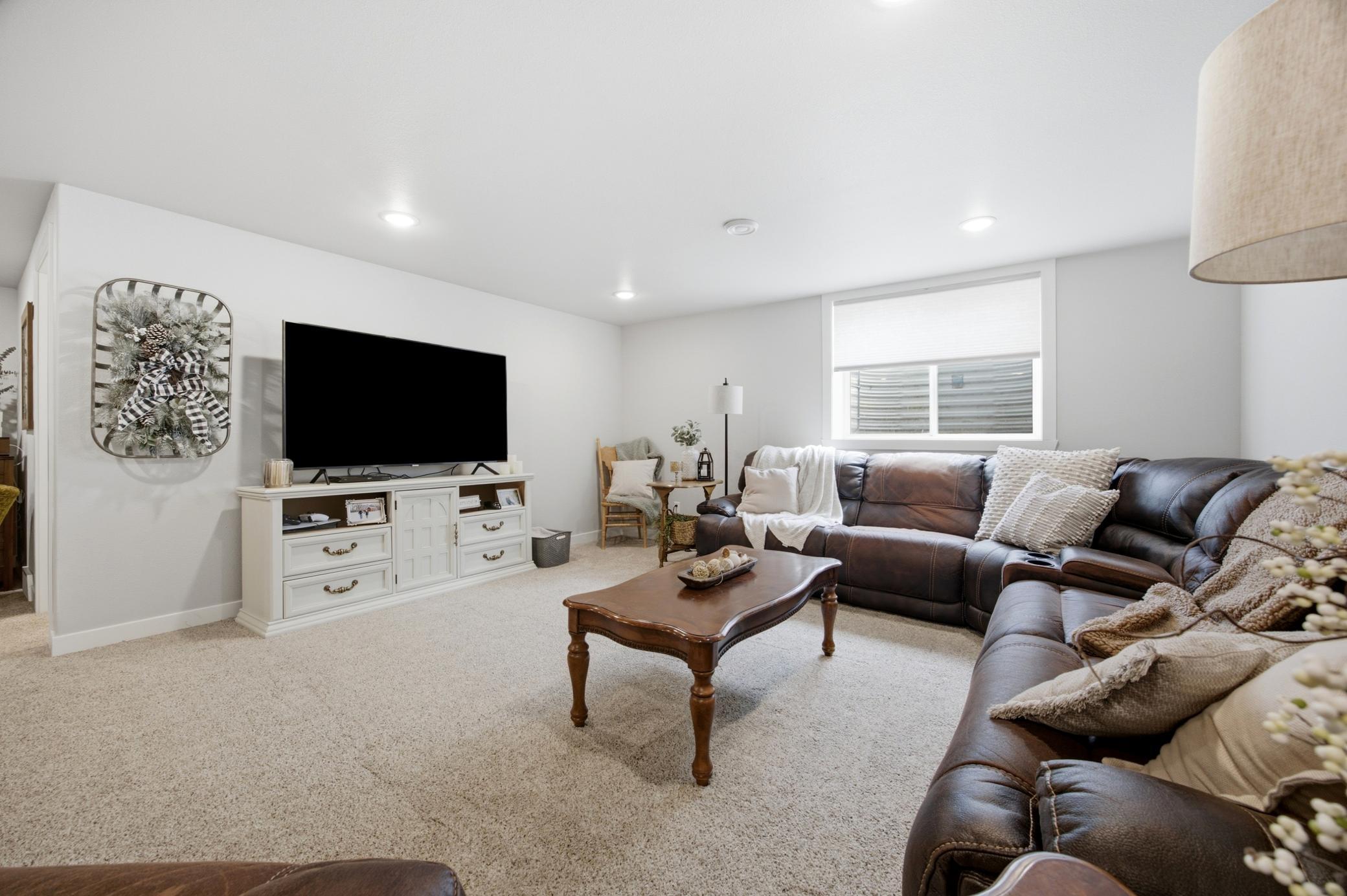 504 6th Street E Property Photo 32