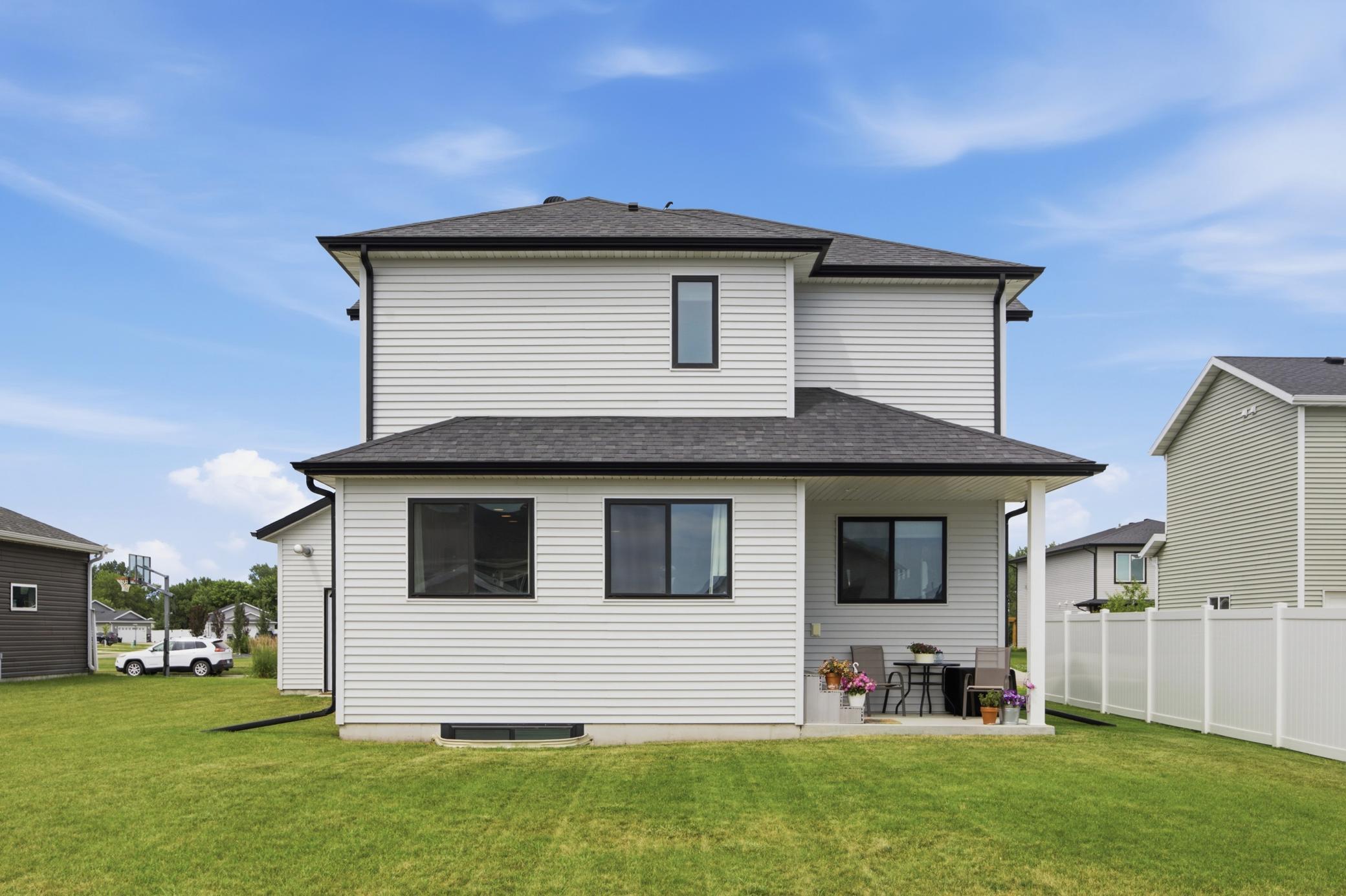 504 6th Street E Property Photo 40