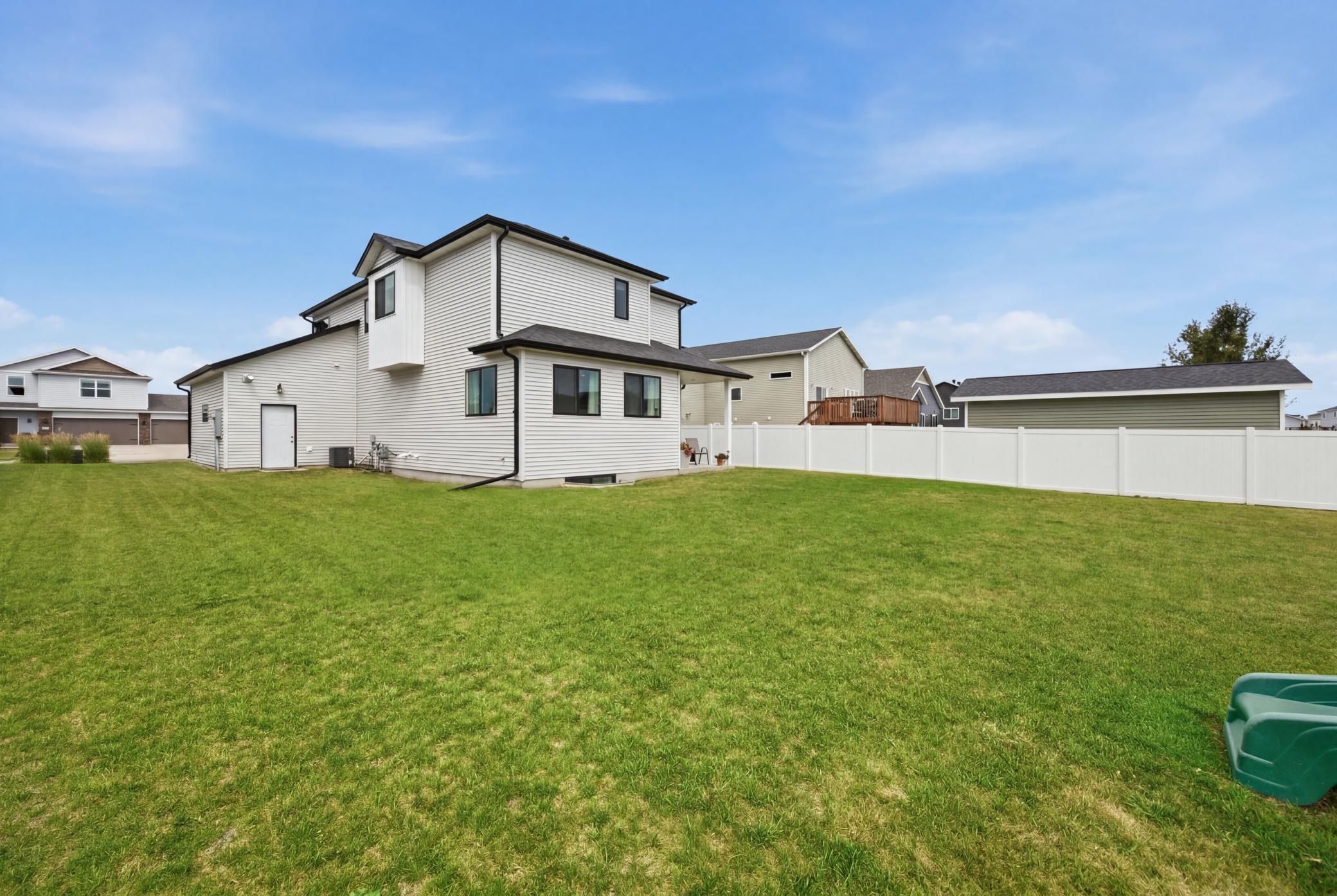 504 6th Street E Property Photo 41