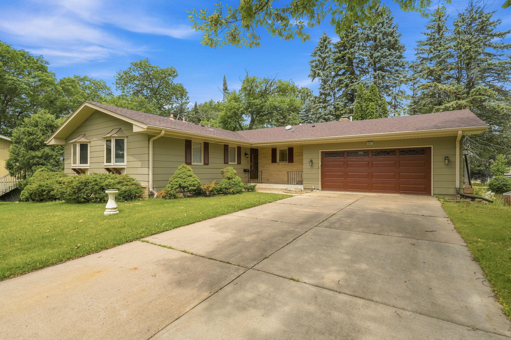 1527 E Windemere Circle Ne Property Photo 1