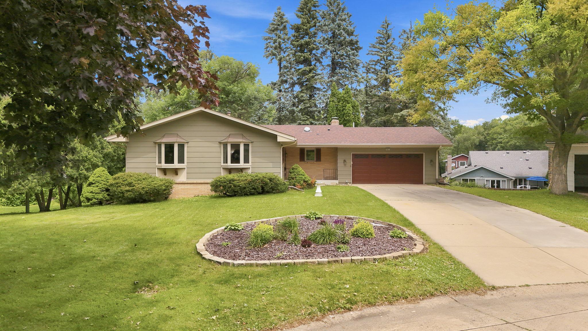 1527 E Windemere Circle Ne Property Photo 2
