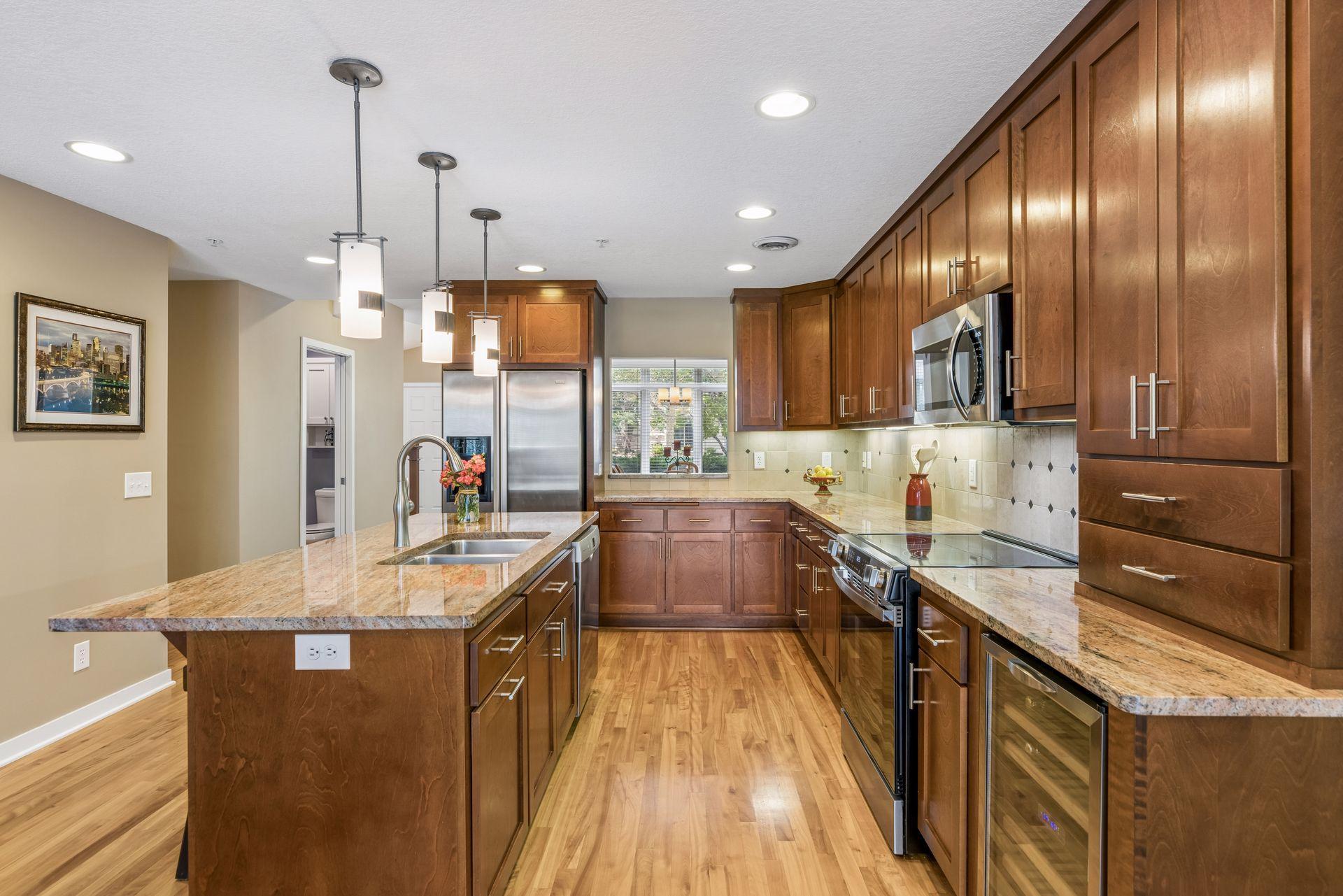 519 Willoughby Way W Property Photo 9
