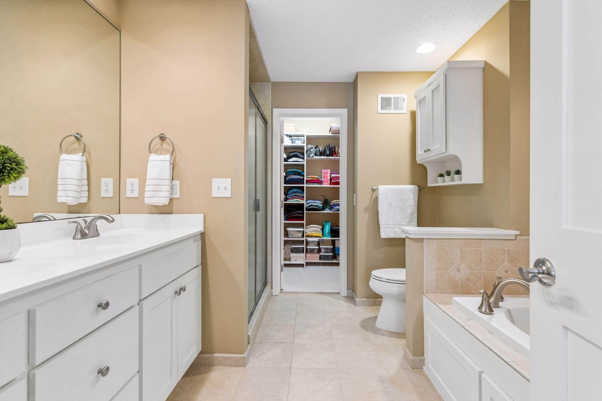 519 Willoughby Way W Property Photo 24