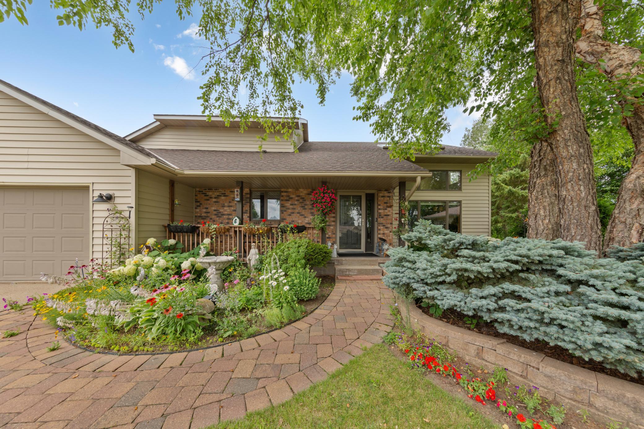 6 Greenhaven Bay