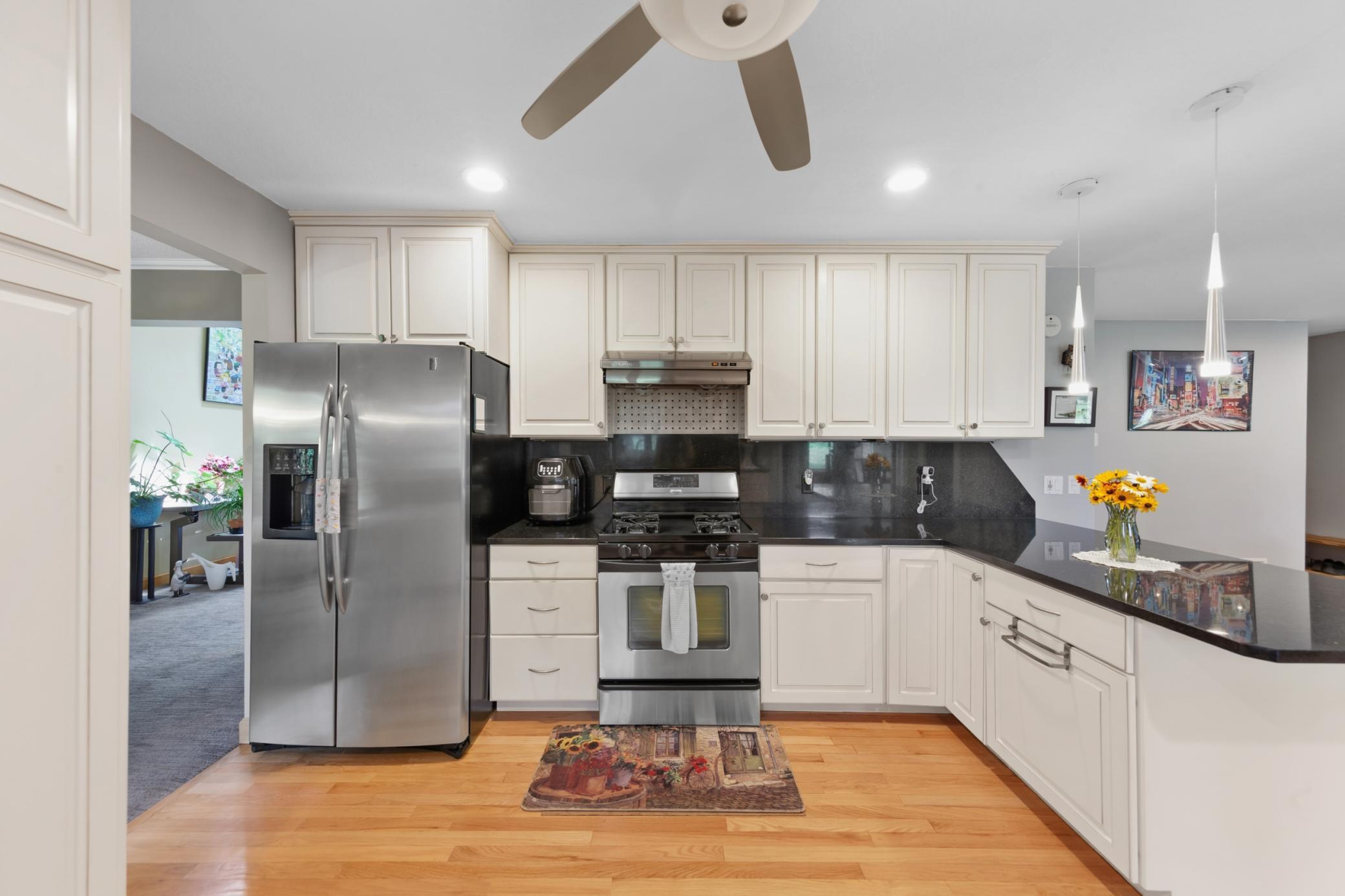 6 Greenhaven Bay Property Photo 8