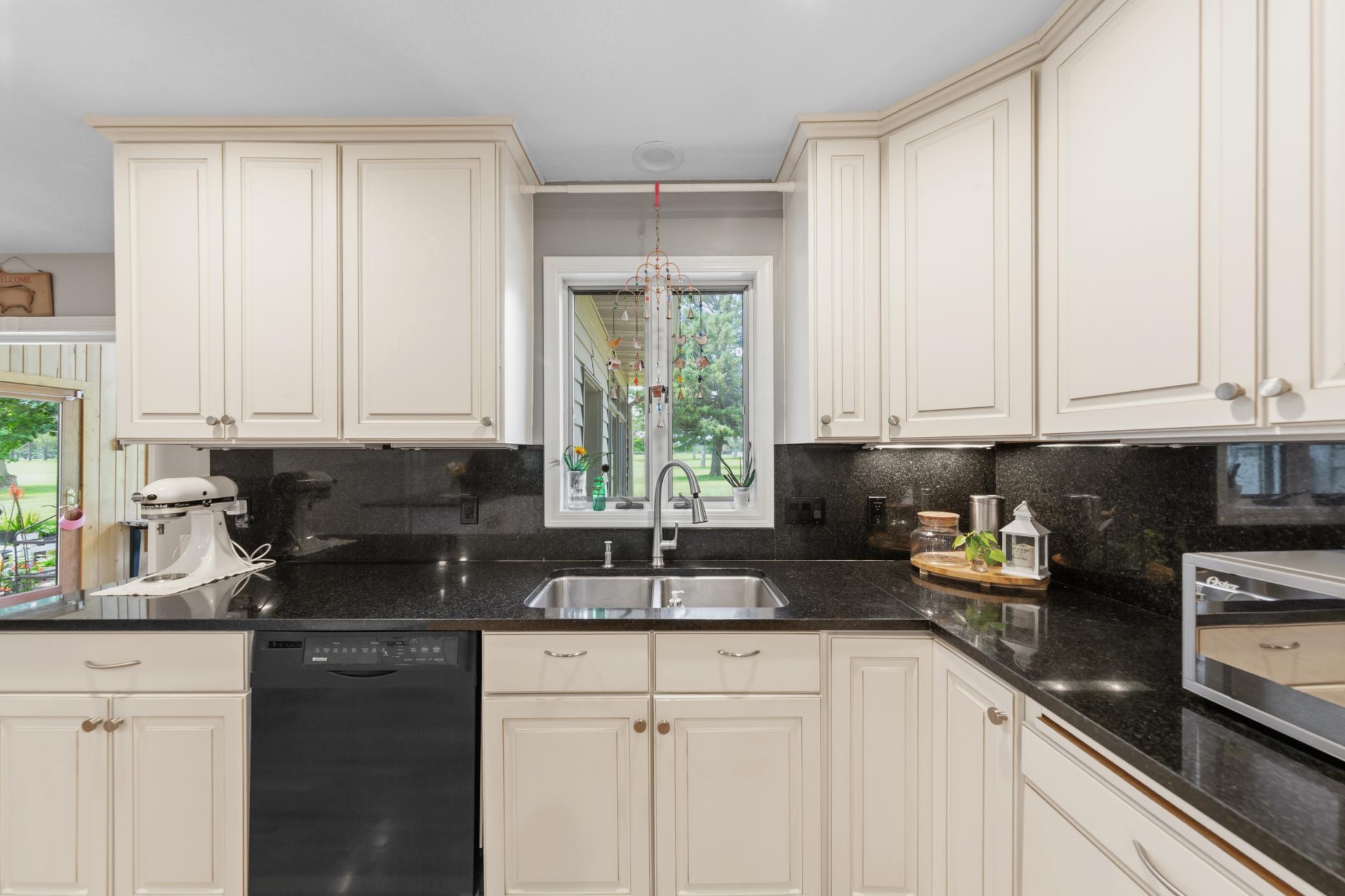 6 Greenhaven Bay Property Photo 10