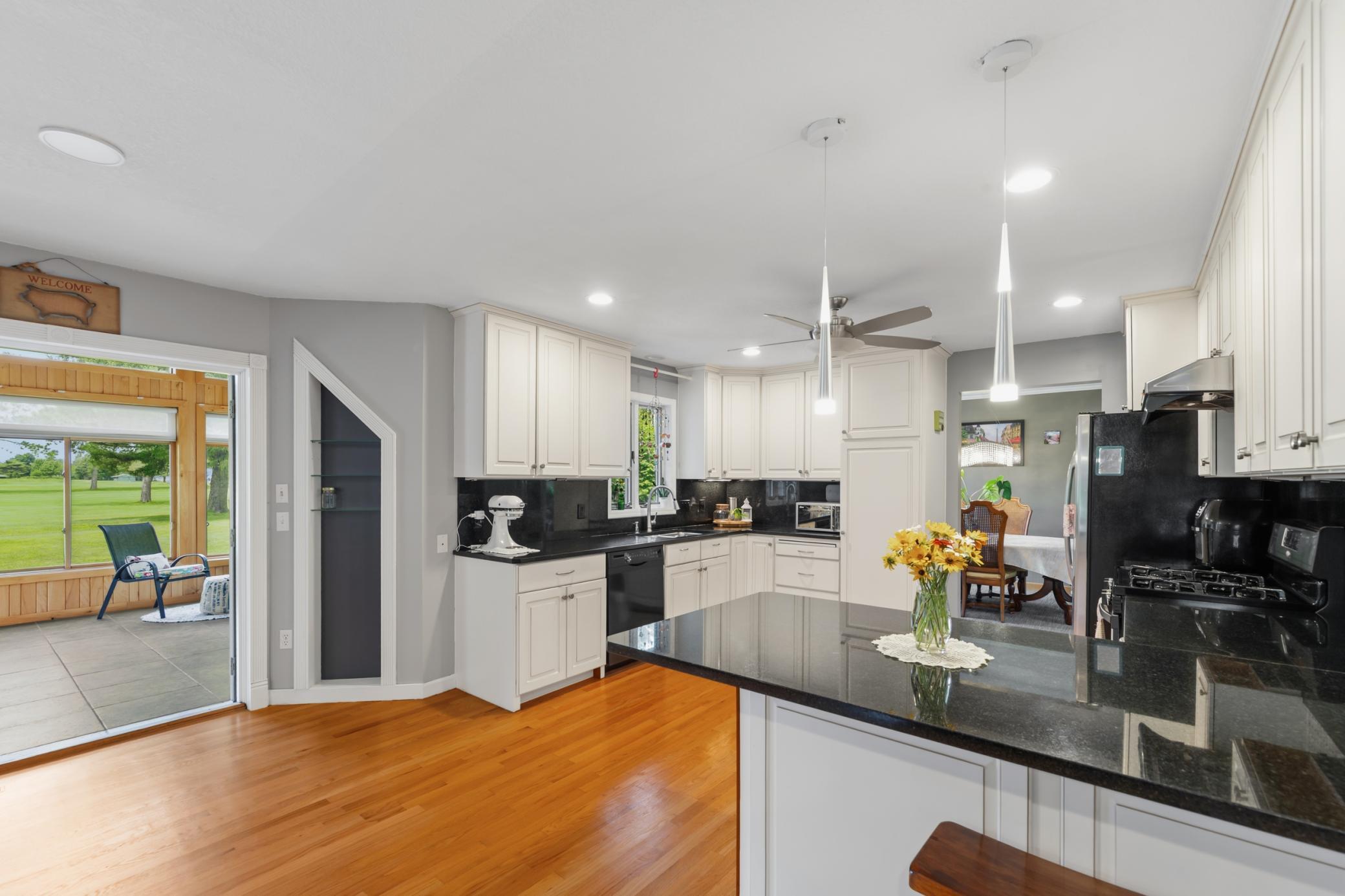 6 Greenhaven Bay Property Photo 11