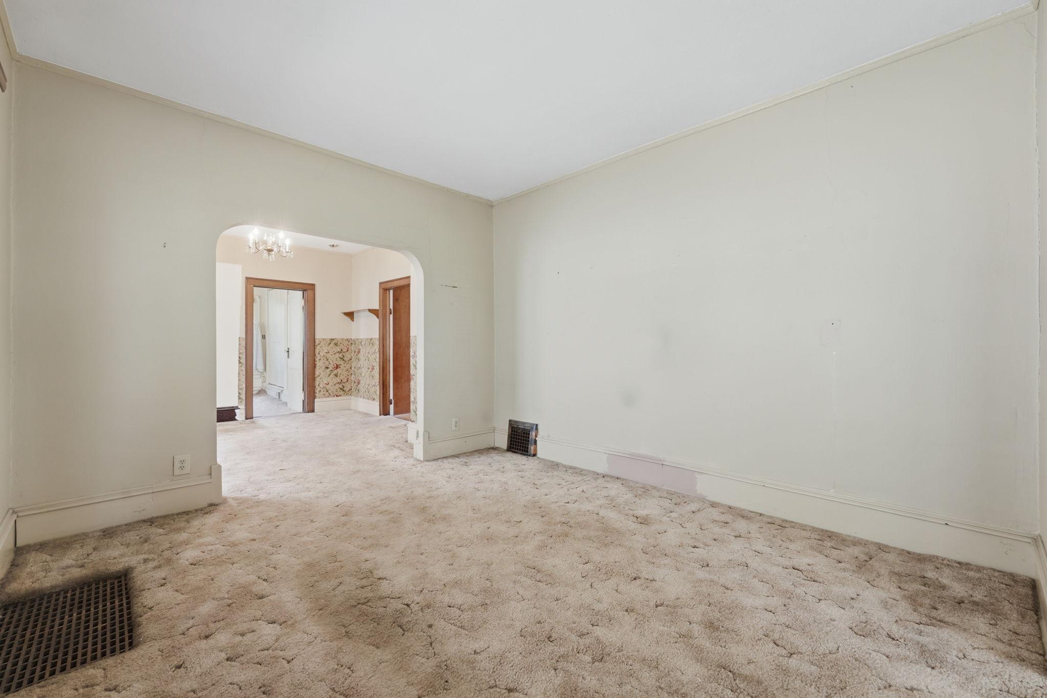 921 27th Avenue Se Property Photo 5