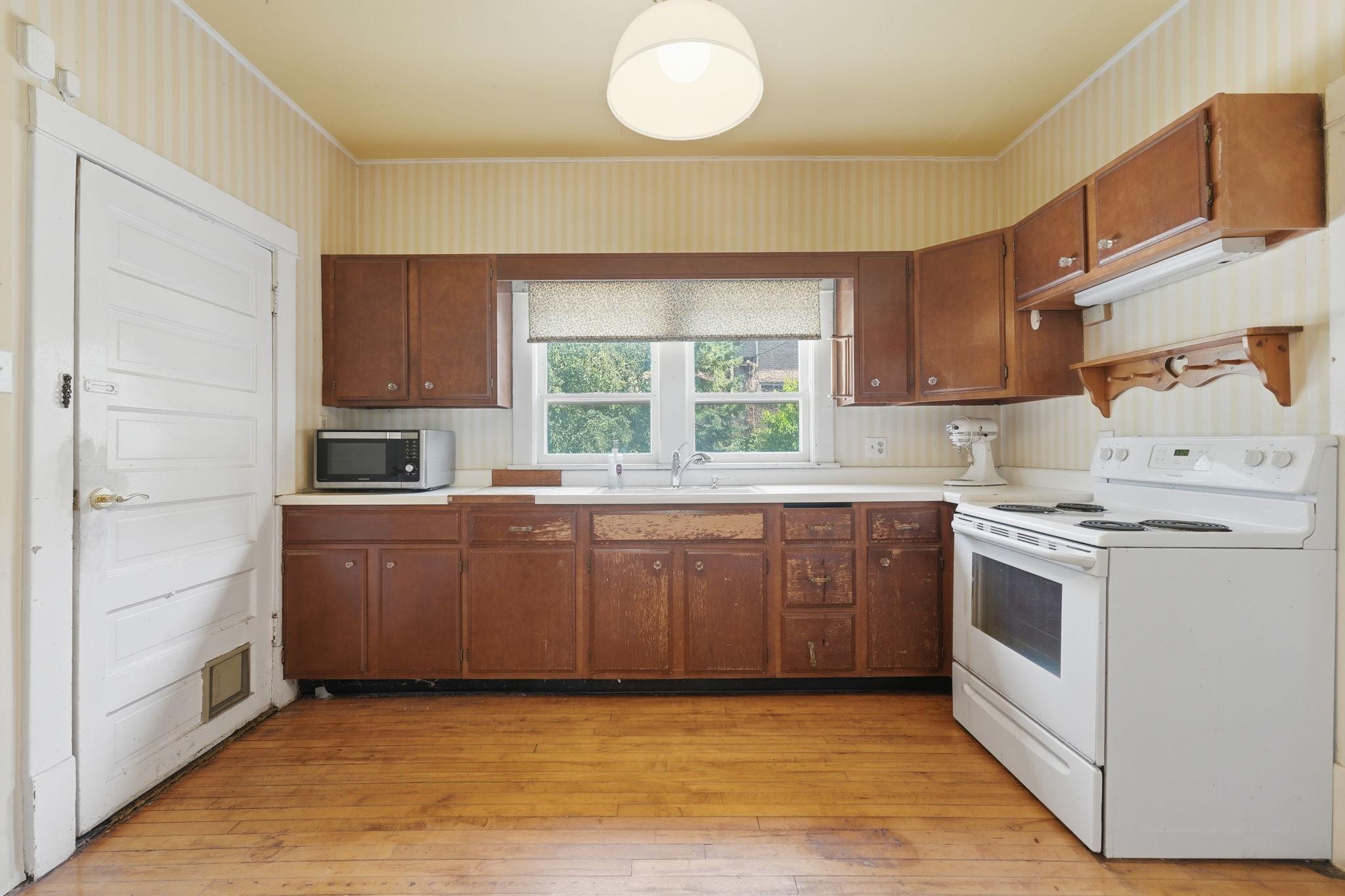 921 27th Avenue Se Property Photo 10