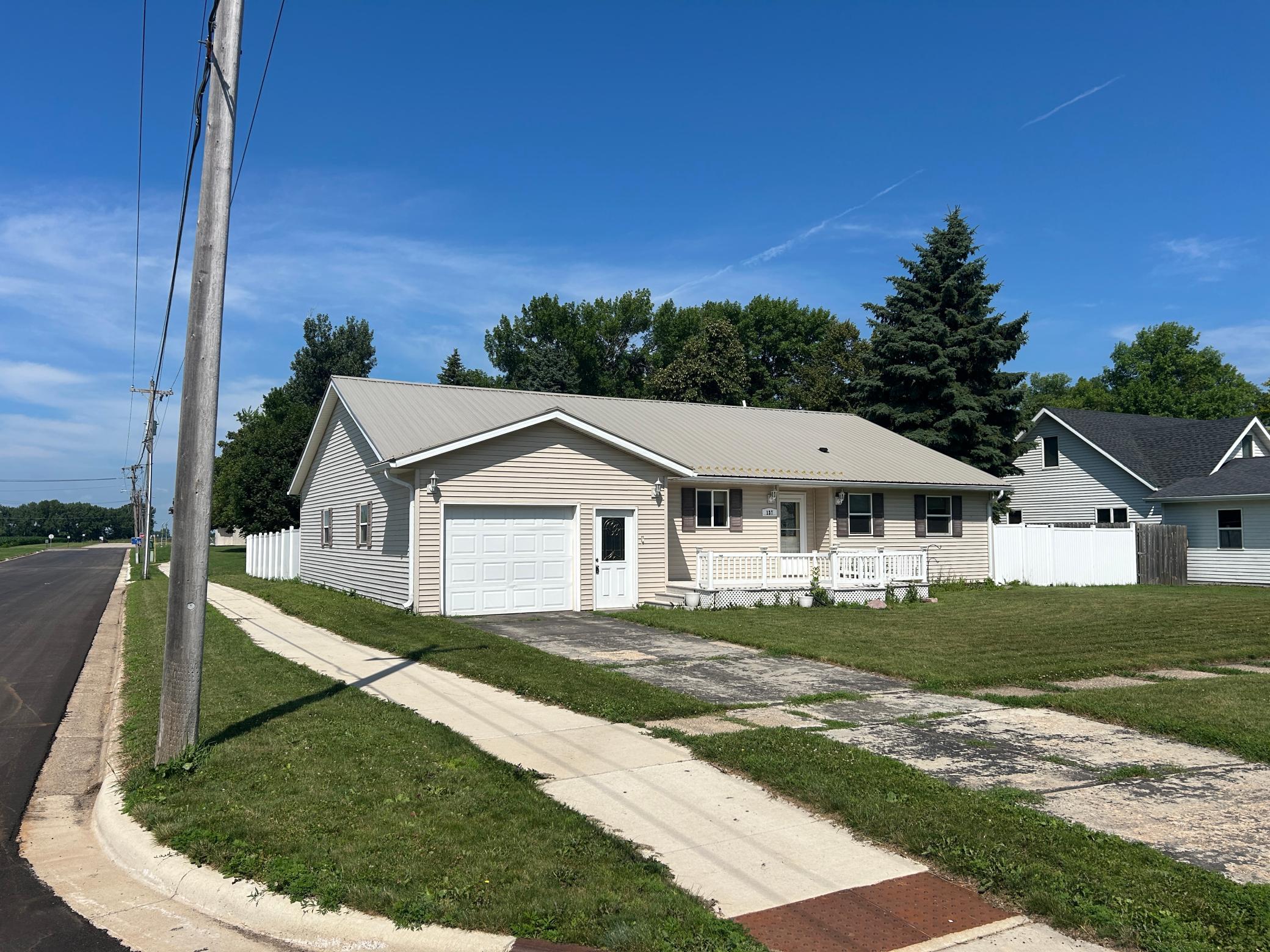 137 Maple Street Property Photo 3