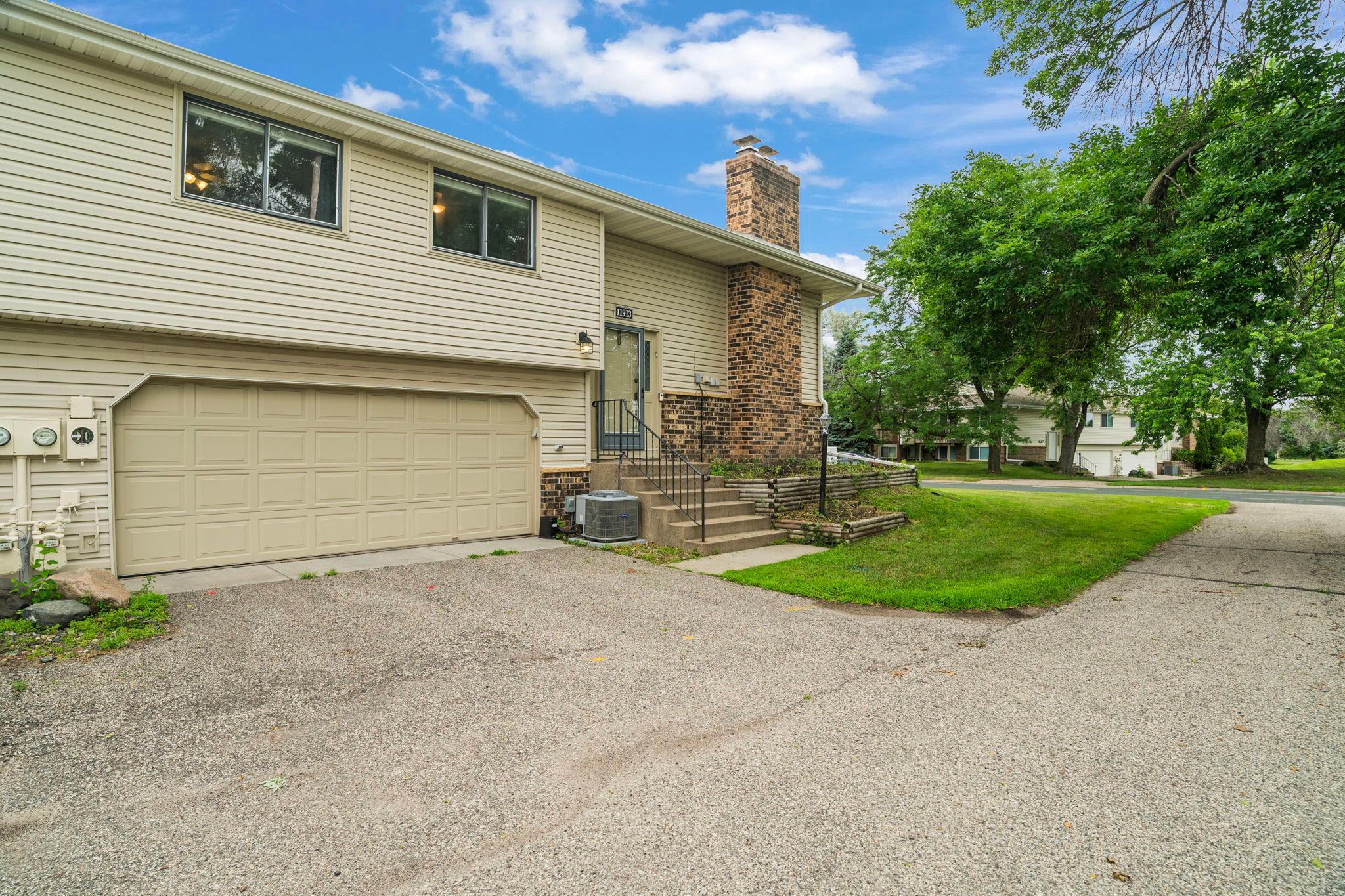 11913 70th Place N Property Photo 1