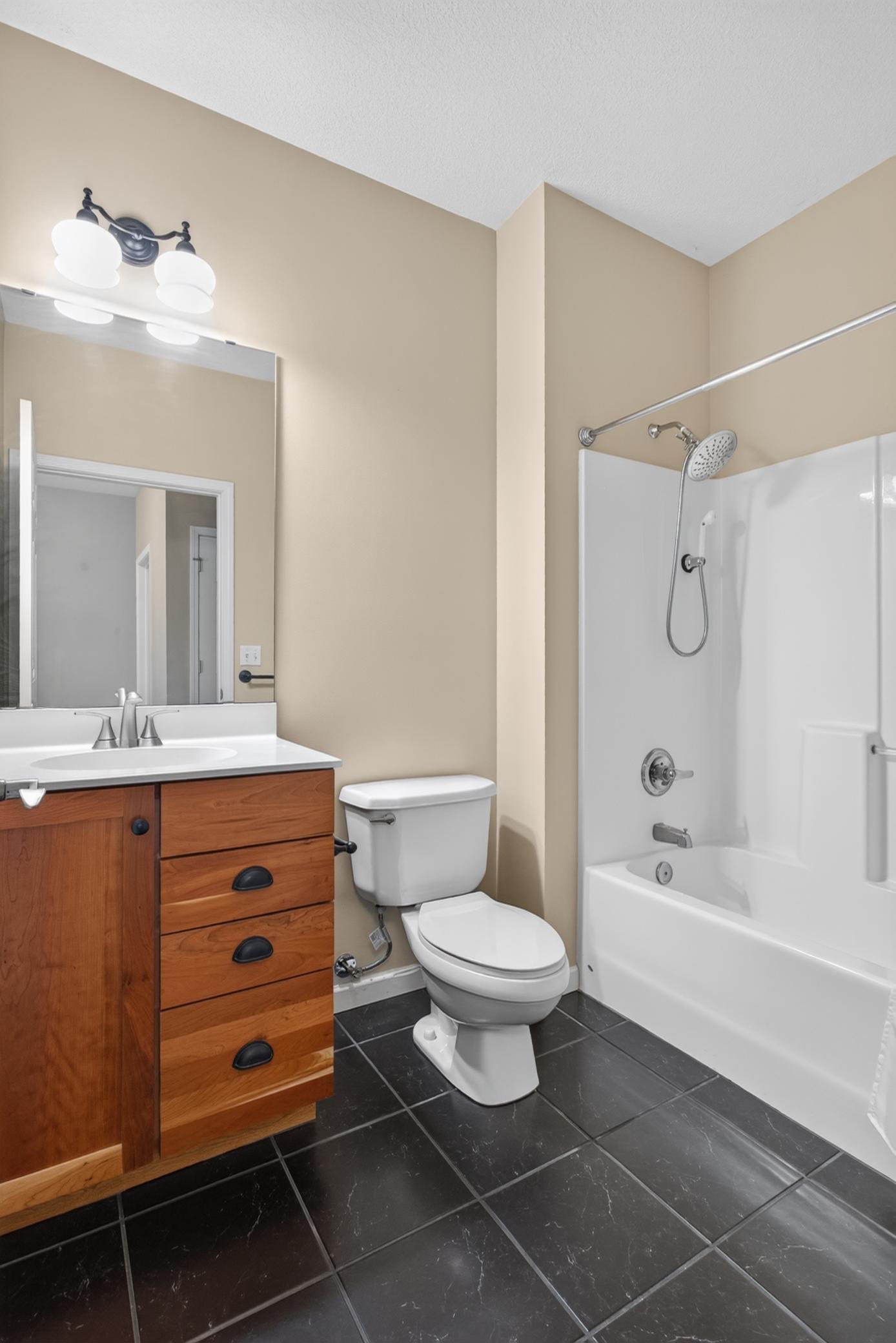 270 4th Street E 102 Property Photo 4