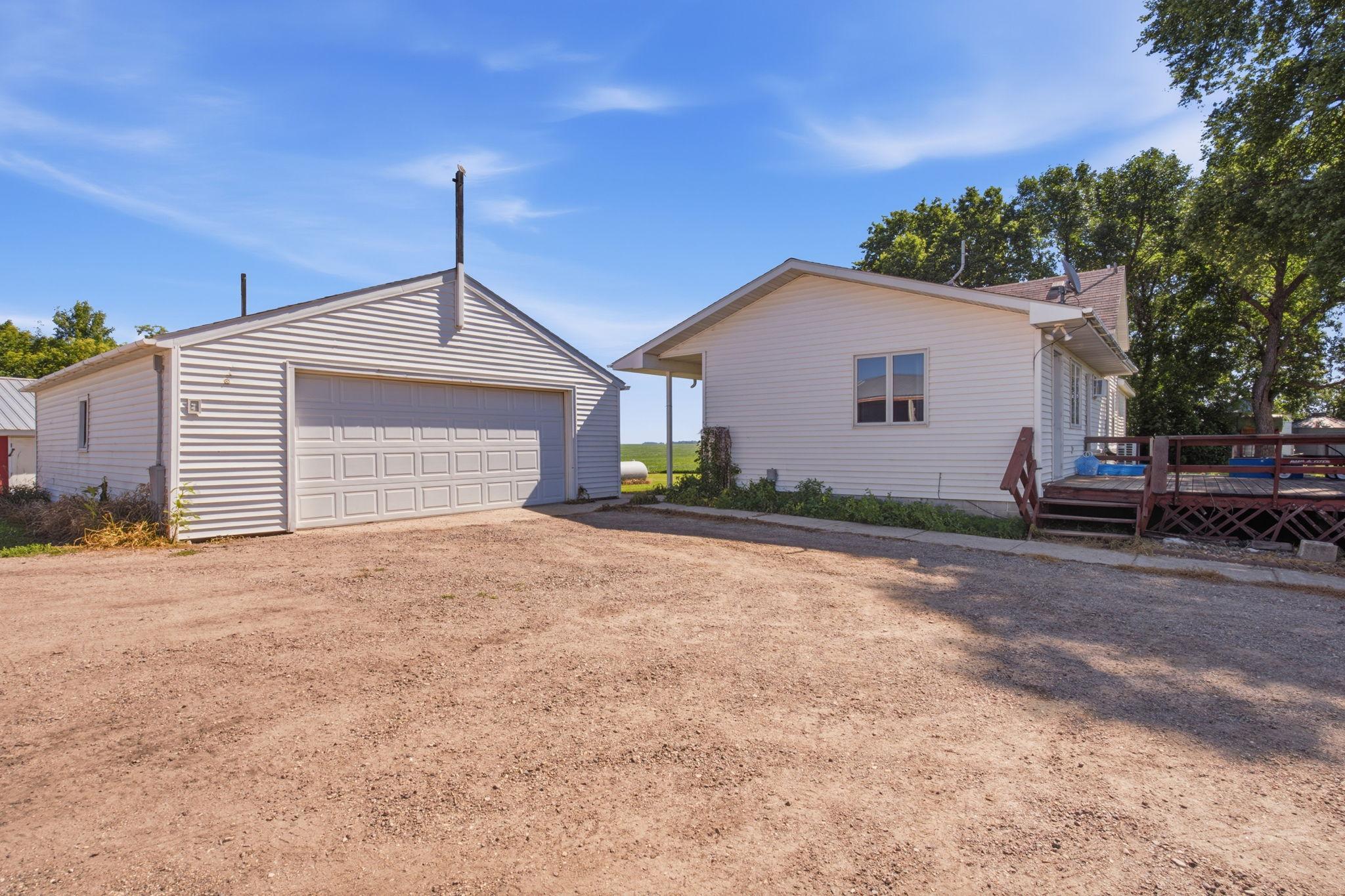 82140 370th Street Property Photo 1